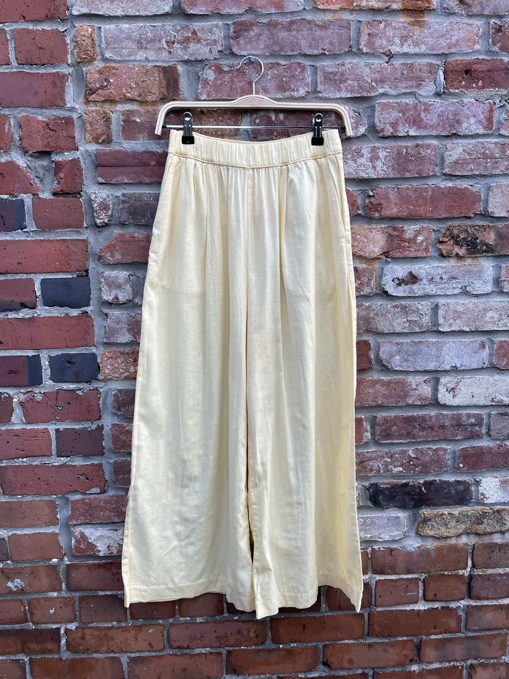 mango linen-blend pleated crop wide leg pant sold by Good Market Thrift Store