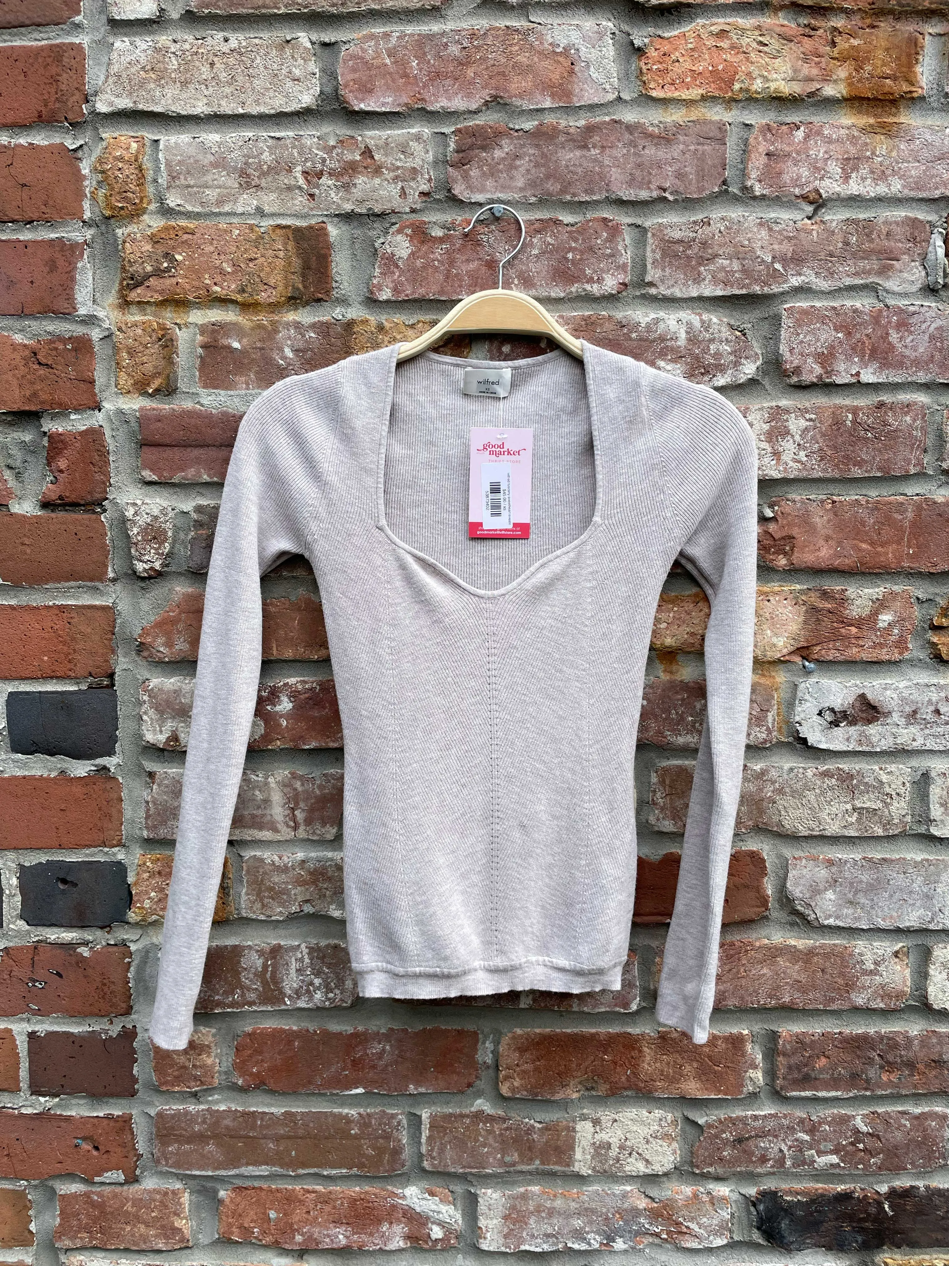 wilfred tuscany sweetheart sweater sold by Good Market Thrift Store product image thumbnail 3