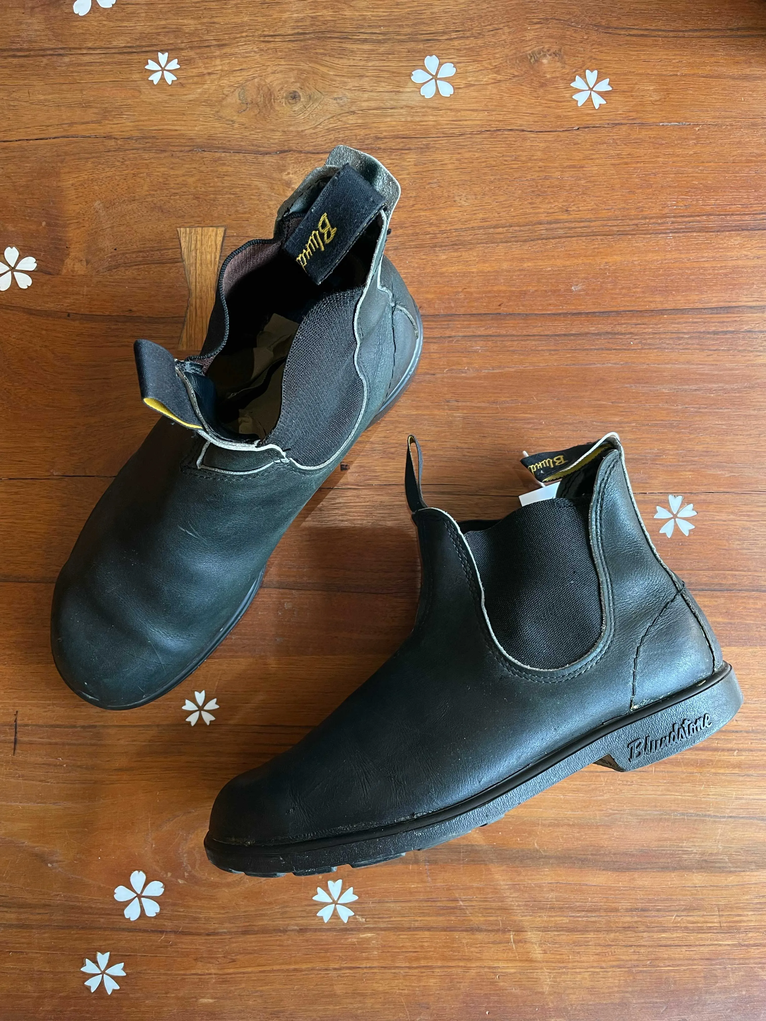 blundstone round toe black chelsea boots sold by Good Market Thrift Store