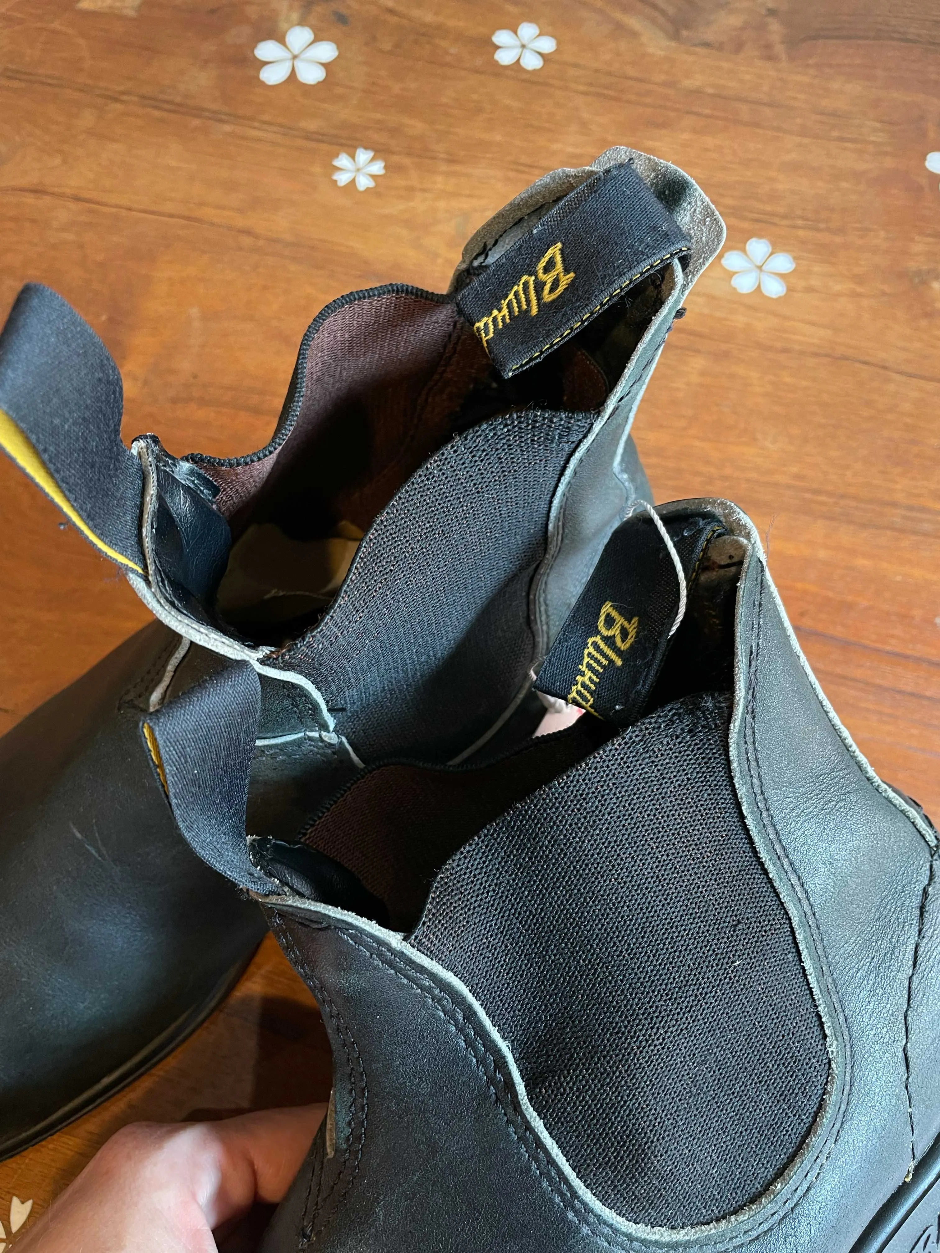 blundstone round toe black chelsea boots sold by Good Market Thrift Store product image thumbnail 2