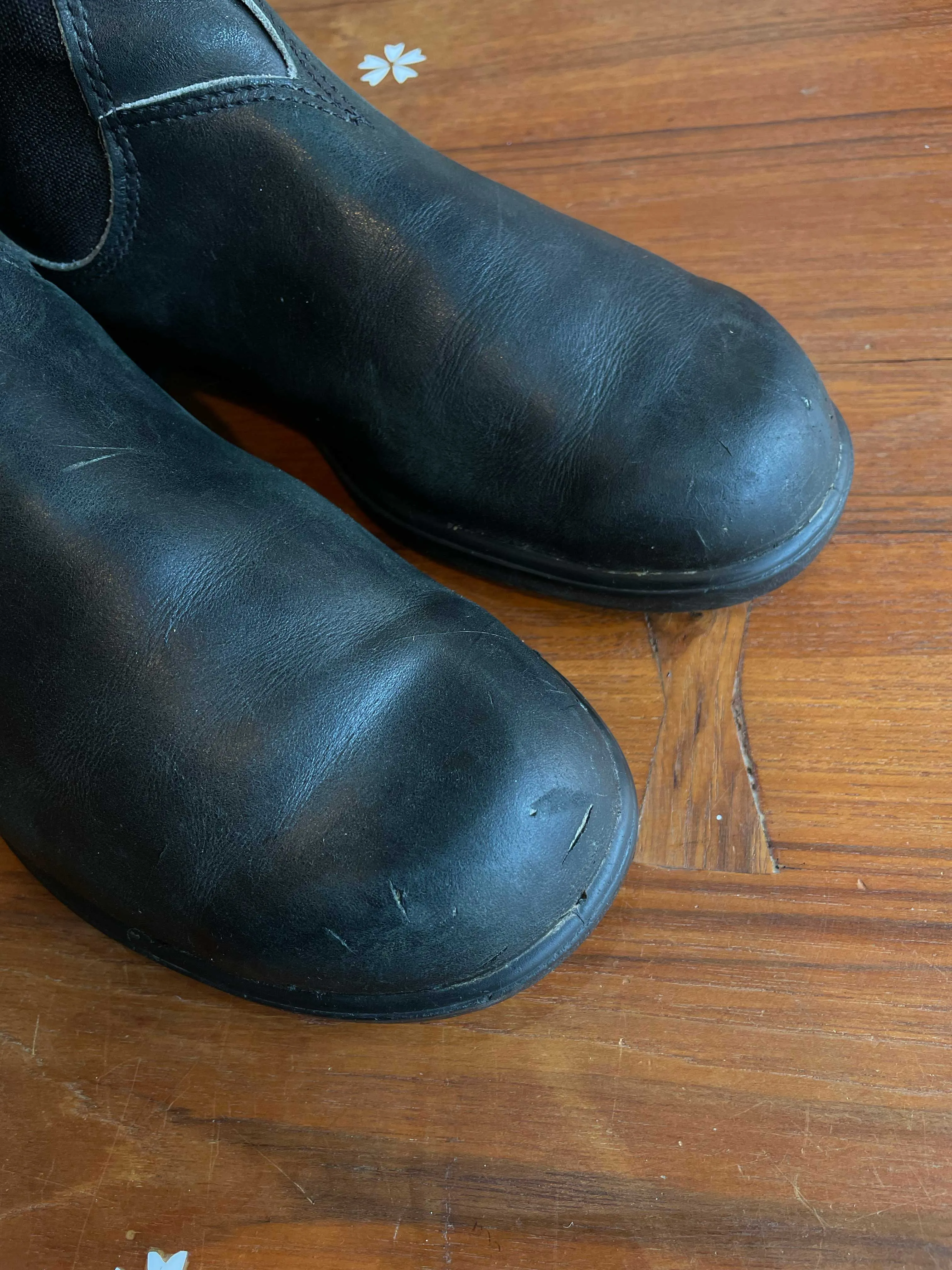 blundstone round toe black chelsea boots sold by Good Market Thrift Store product image thumbnail 3