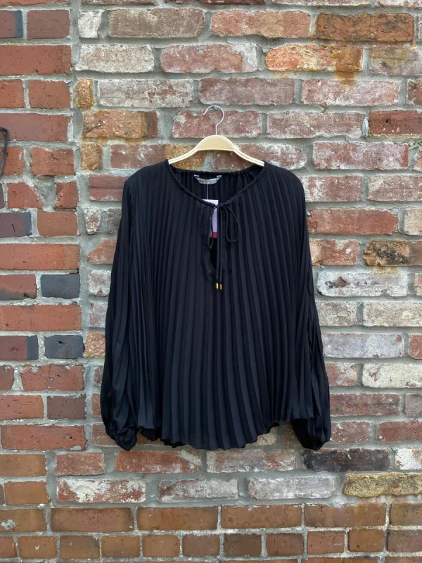 zara oversized accordion painters blouse sold by Good Market Thrift Store