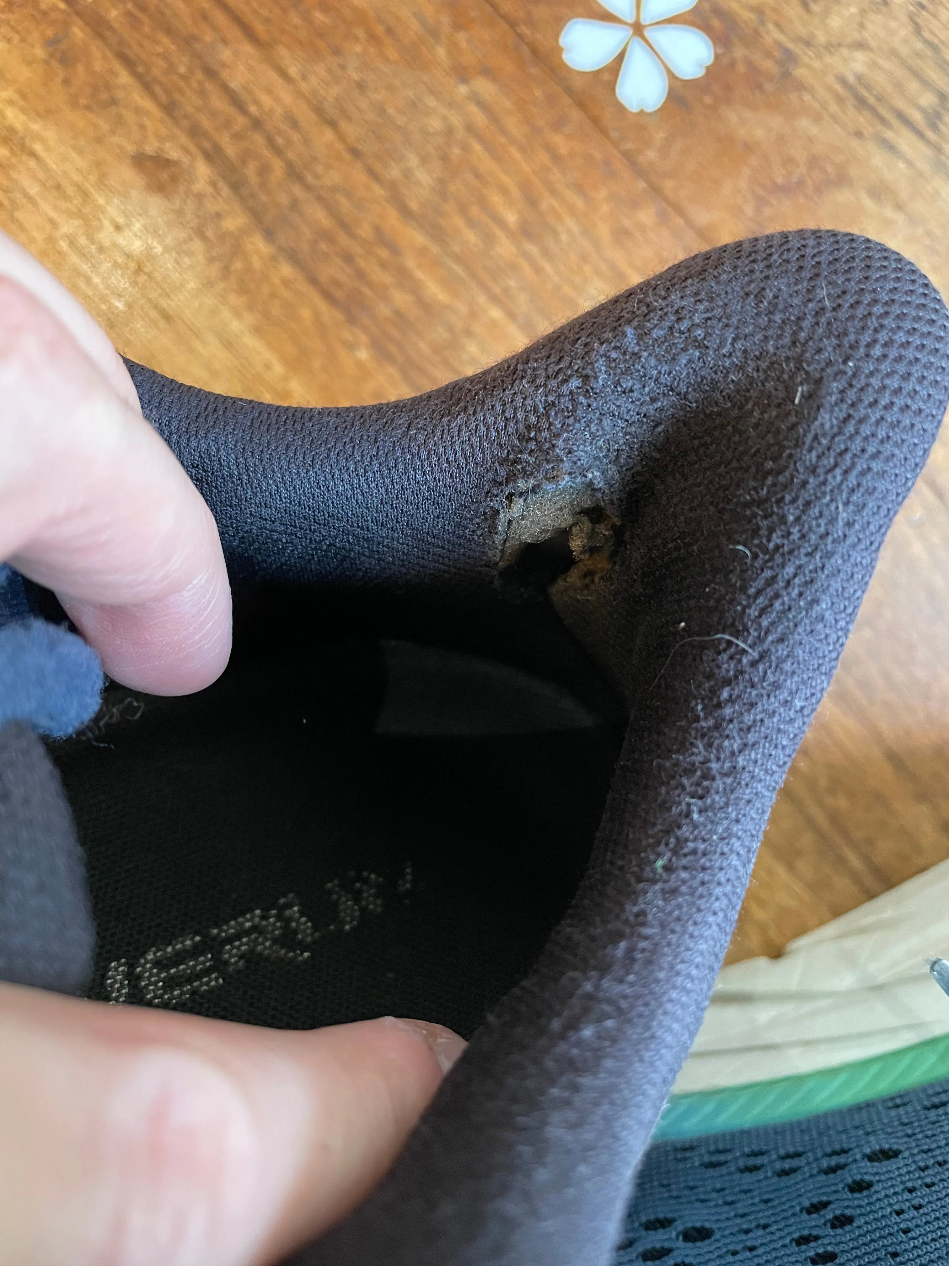 hoka clifton 7 running shoe sold by Good Market Thrift Store product image thumbnail 4