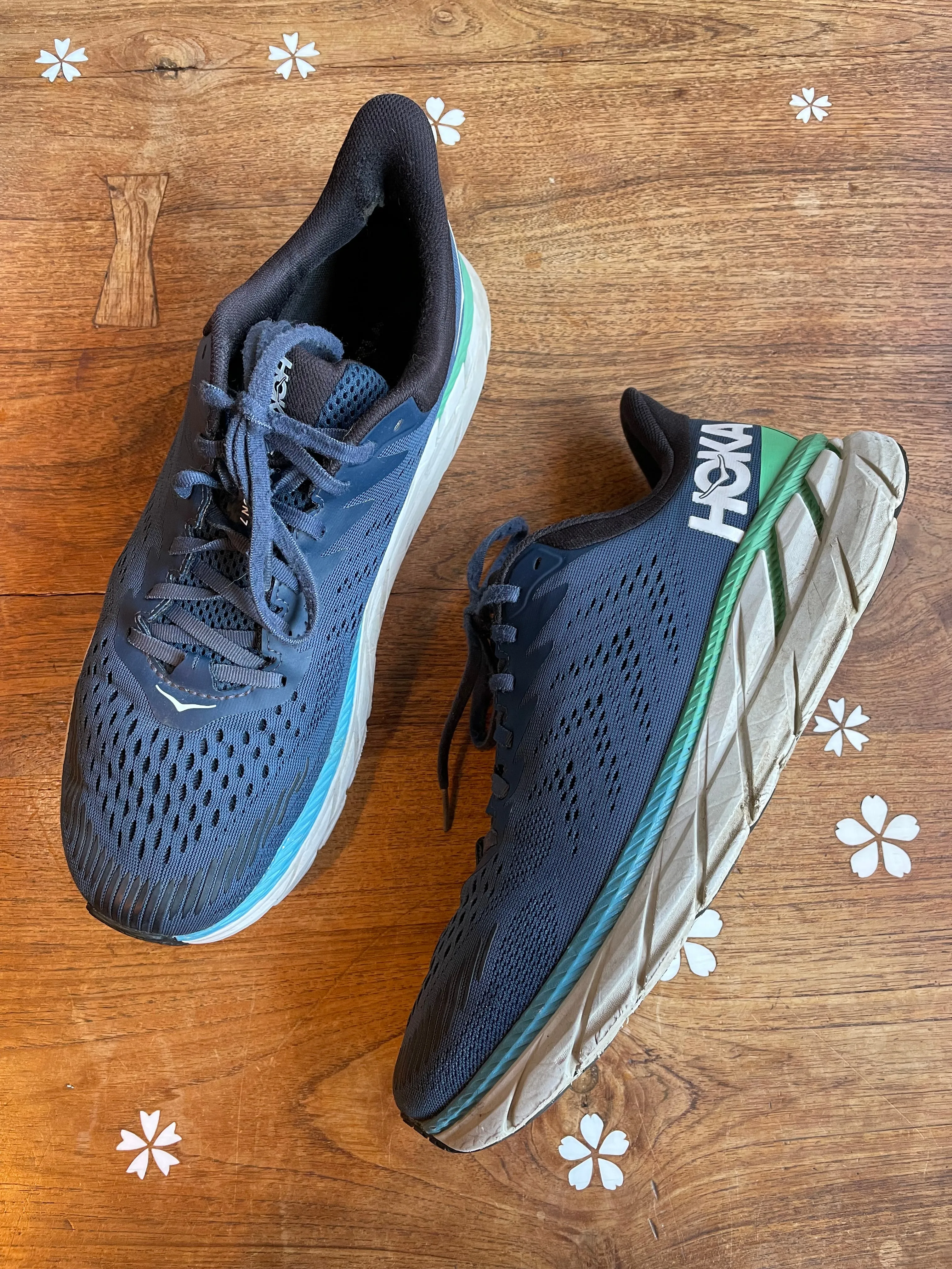 hoka clifton 7 running shoe sold by Good Market Thrift Store product image thumbnail 3