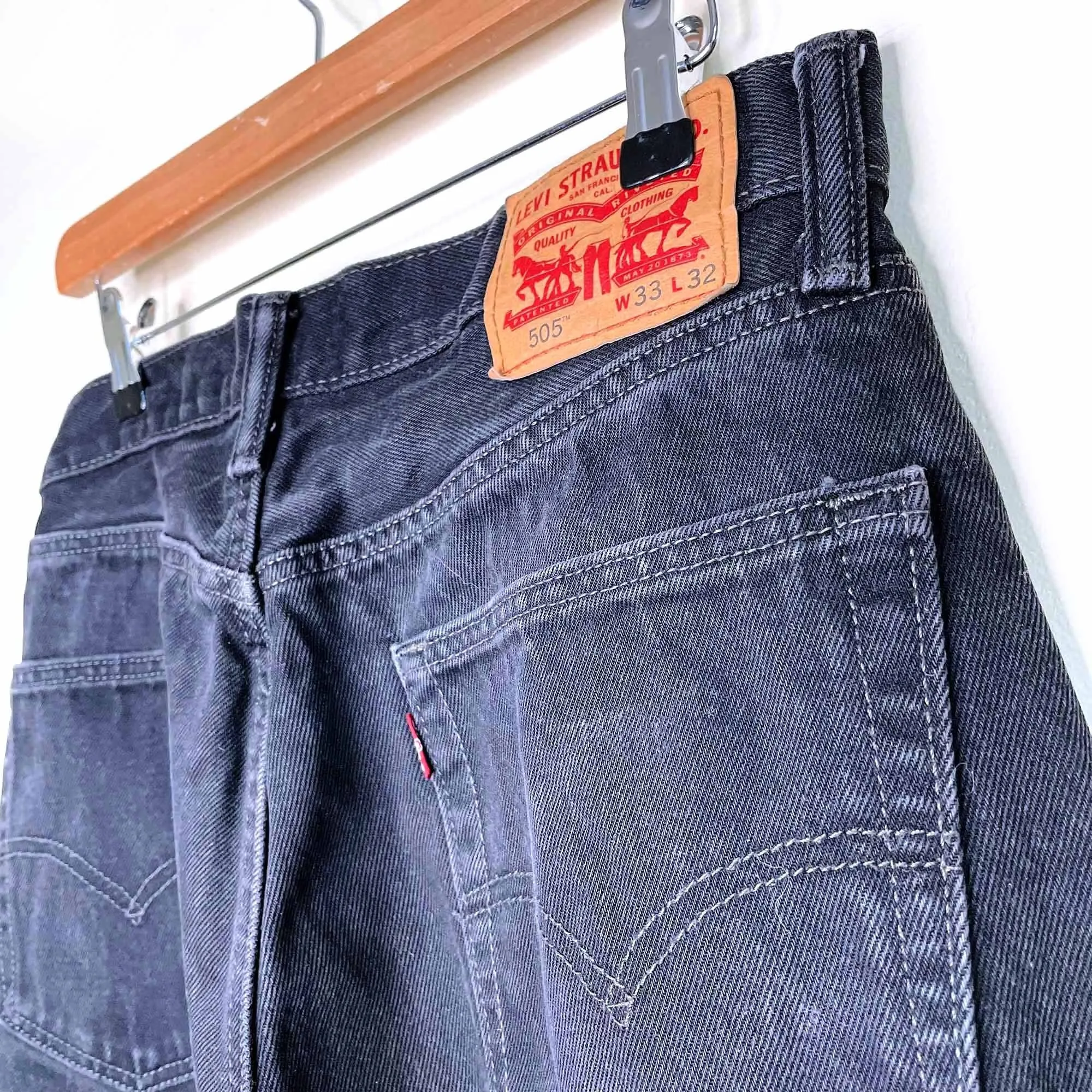 levi's mens black 505 straight regular fit jeans - size 33 sold by Good Market Thrift Store product image thumbnail 3