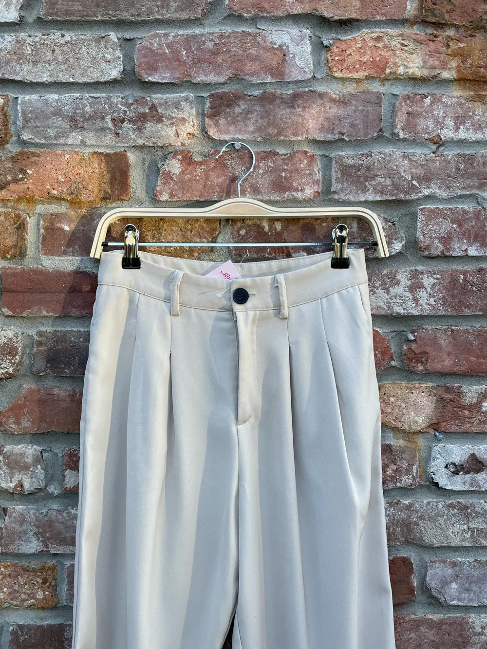 dazey high rise pleated wide leg trouser sold by Good Market Thrift Store