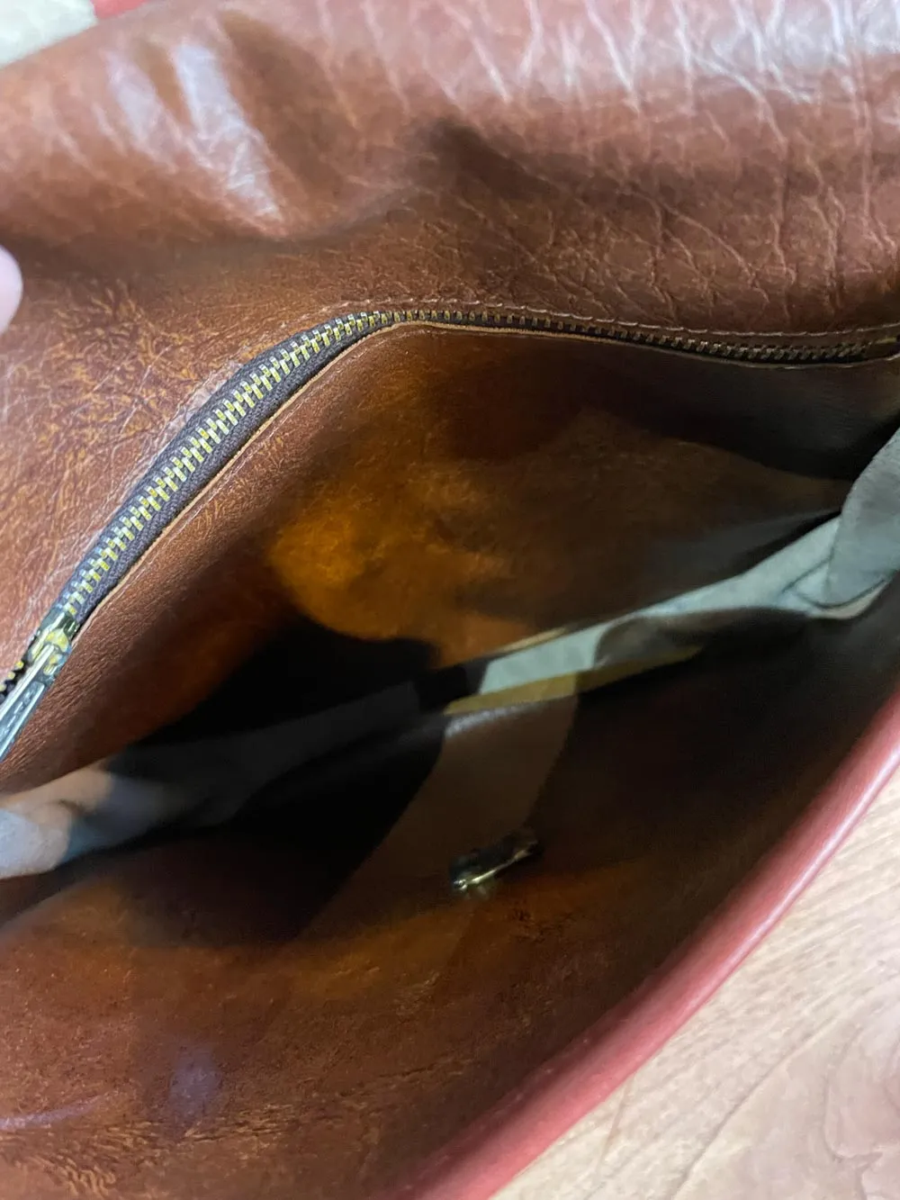 vintage turnlock saddle flap leather handbag sold by Good Market Thrift Store product image thumbnail 4