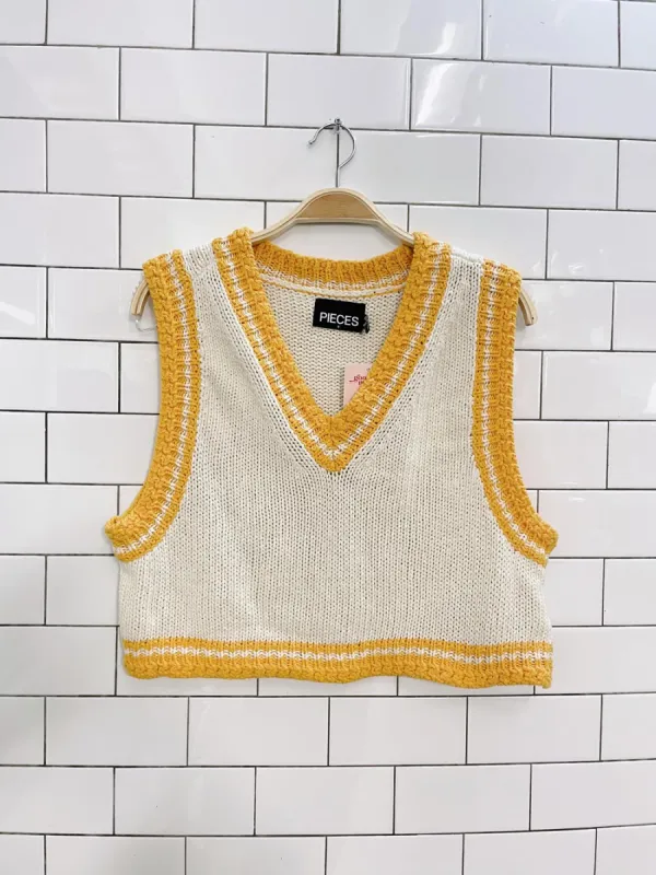 pieces chindy v-neck crop knit vest sold by Good Market Thrift Store