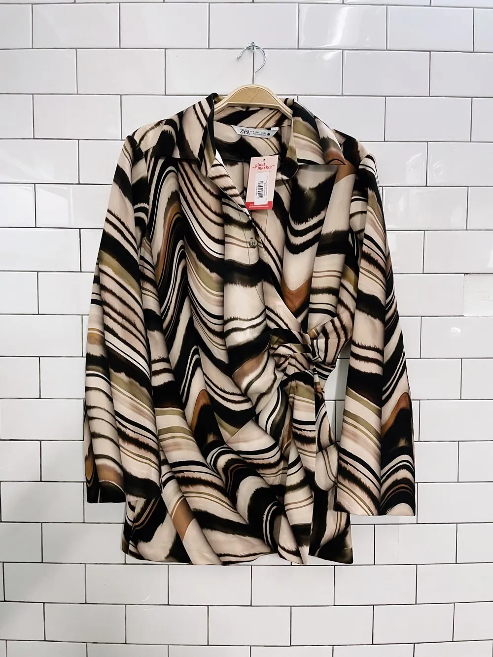 zara blogger fav printed blouse + pant set sold by Good Market Thrift Store product image thumbnail 4