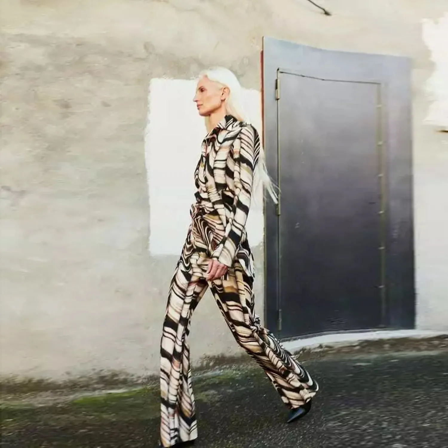 zara blogger fav printed blouse + pant set sold by Good Market Thrift Store product image thumbnail 2