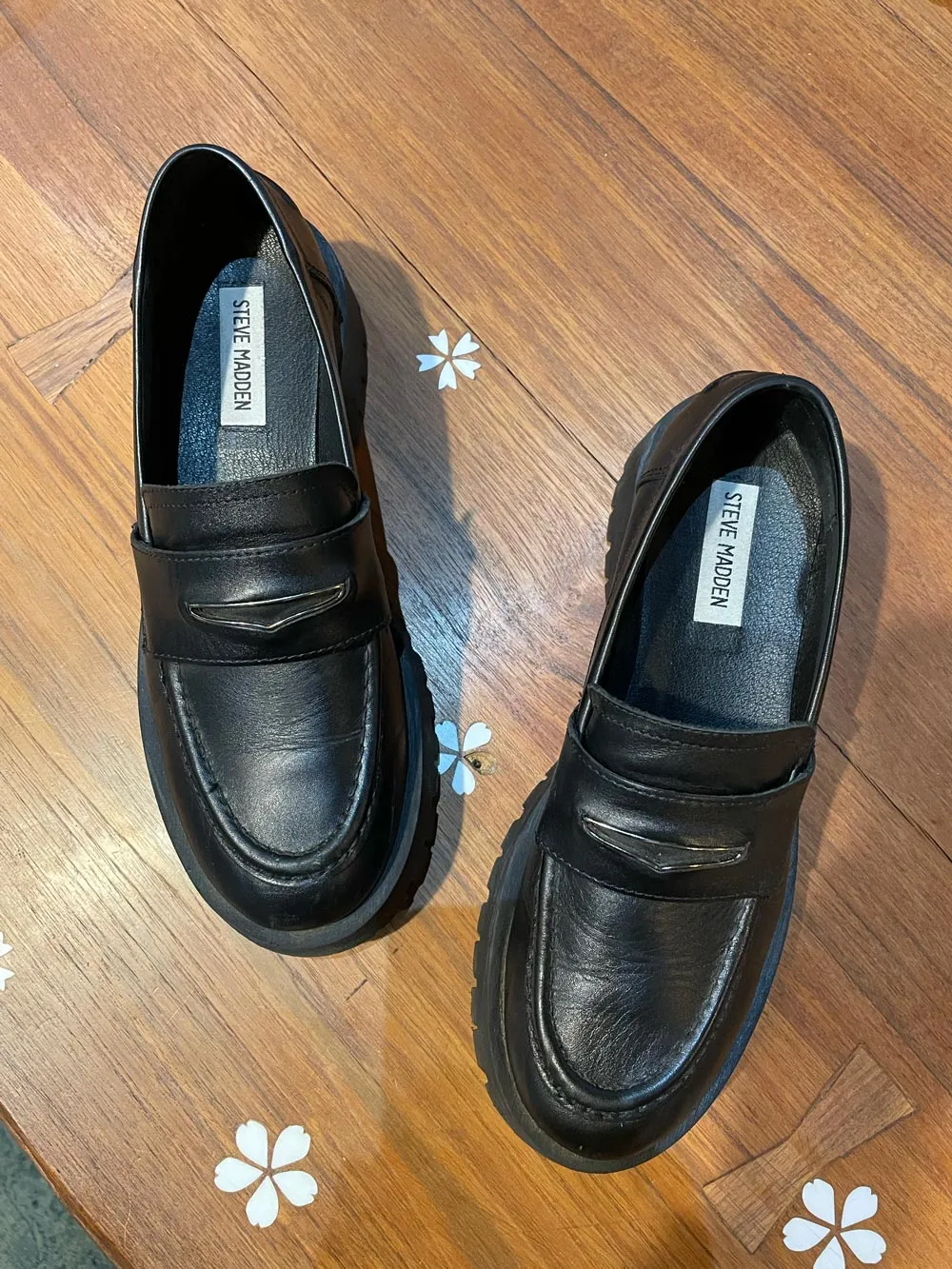 steve madden leather lawrence chunky loafer sold by Good Market Thrift Store product image thumbnail 2