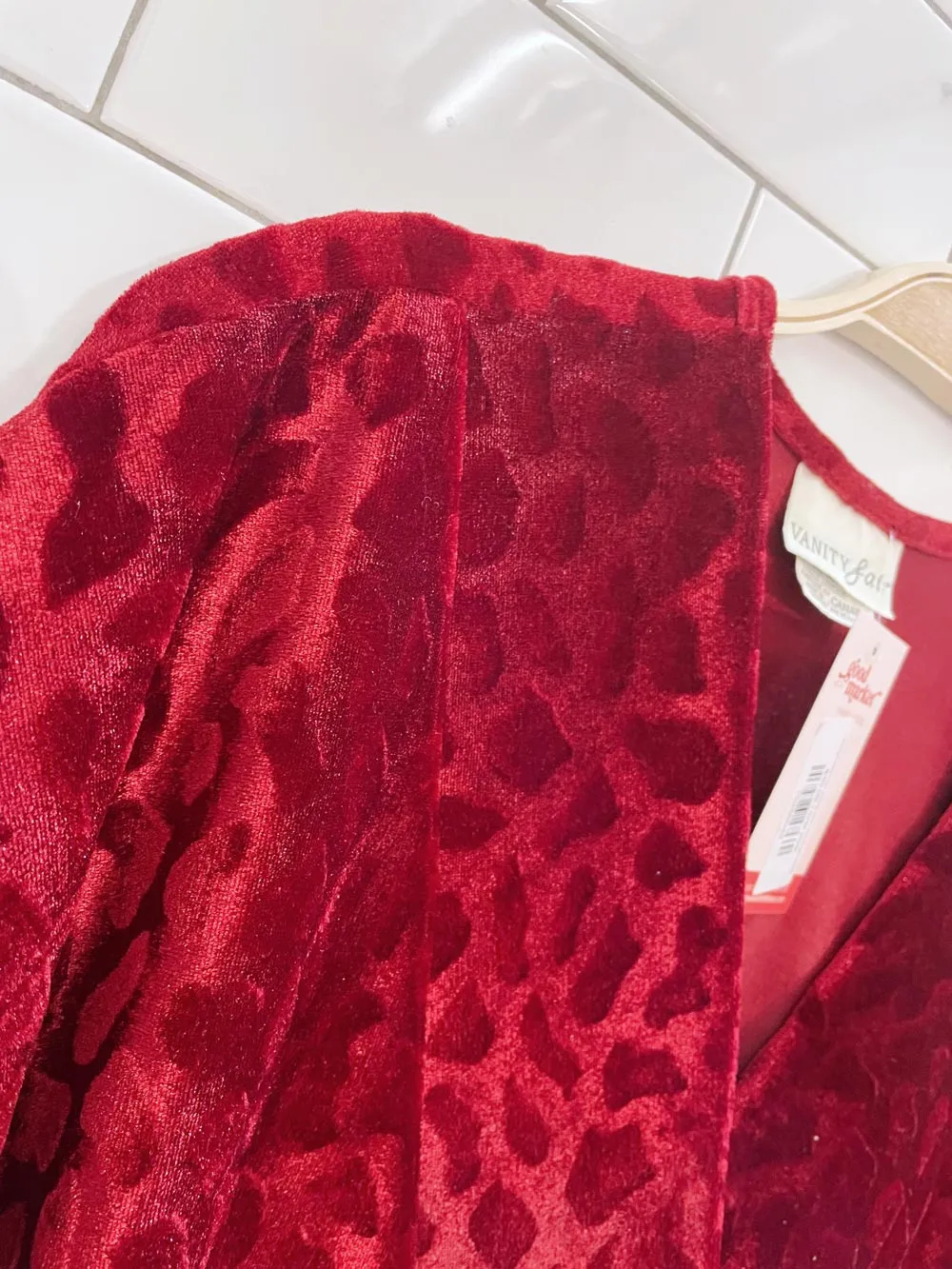 vintage vanity fair animal print red velvet holiday robe sold by Good Market Thrift Store product image thumbnail 2