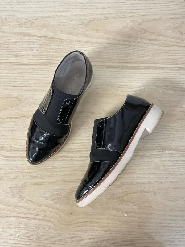 laura 1980 bucaramanga patent stretch loafer sold by Good Market Thrift Store