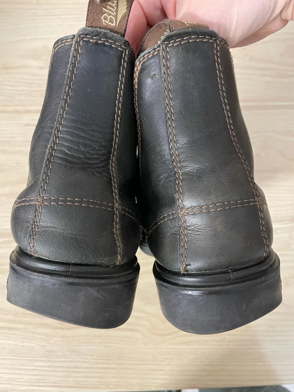 blundstone chisel toe leather chelsea boots sold by Good Market Thrift Store product image thumbnail 4