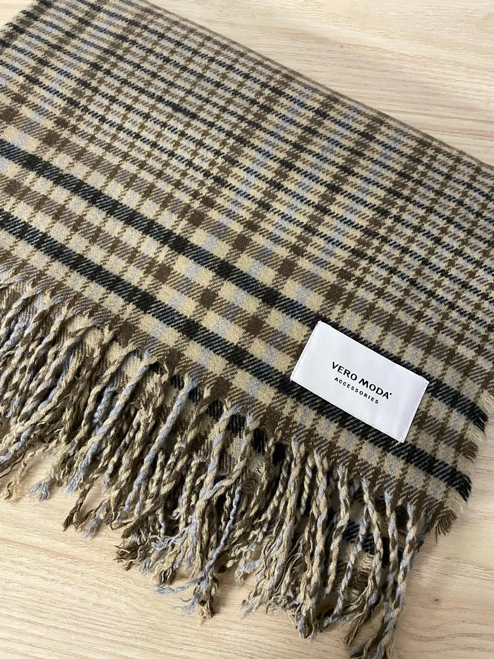 vero moda plaid xl blanket scarf sold by Good Market Thrift Store