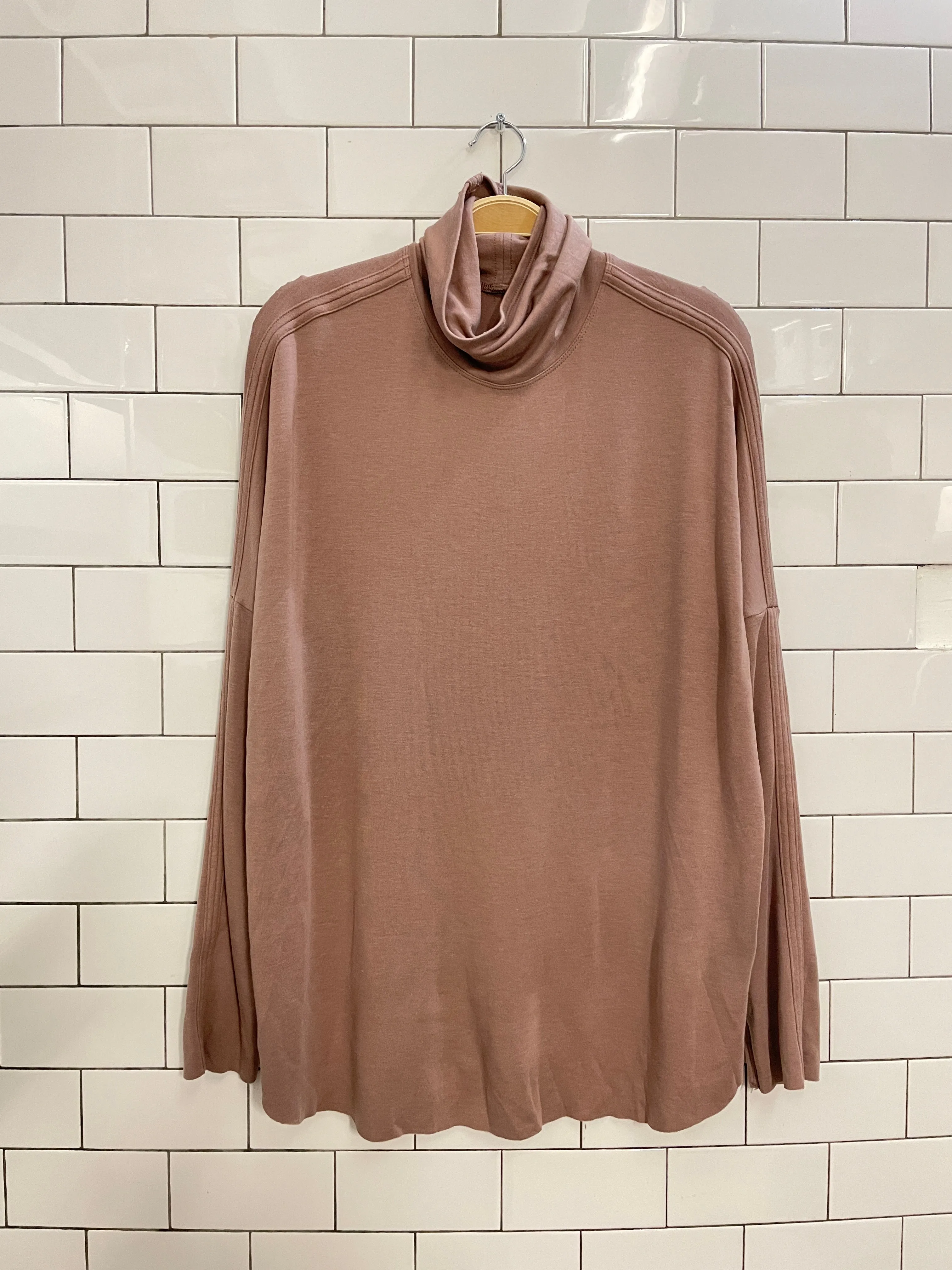 kit and ace burrow turtleneck sold by Good Market Thrift Store product image thumbnail 2