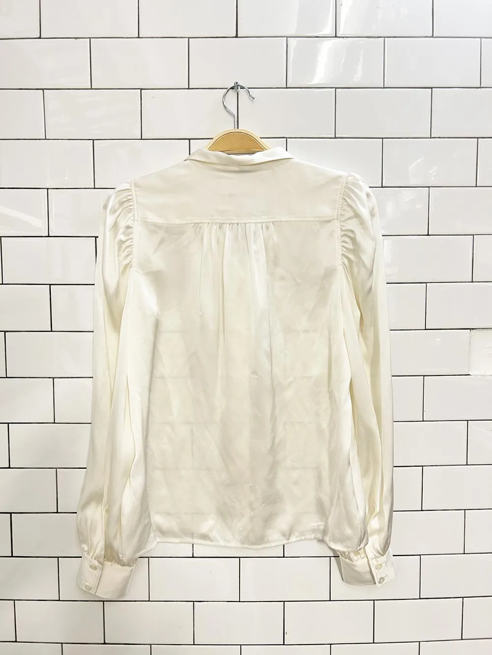 frame gillian puff shoulder silk blouse sold by Good Market Thrift Store product image thumbnail 4