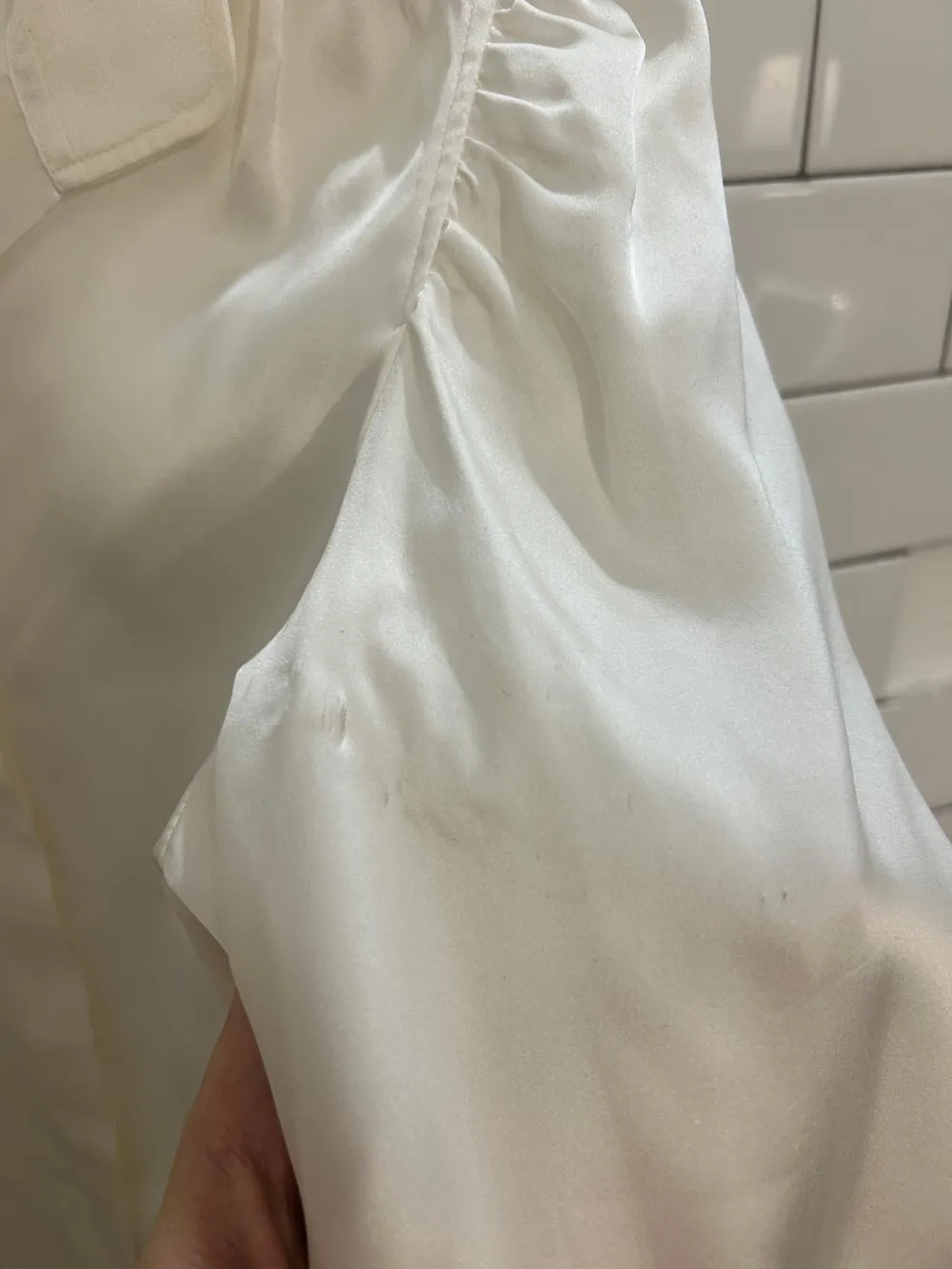 frame gillian puff shoulder silk blouse sold by Good Market Thrift Store product image thumbnail 5