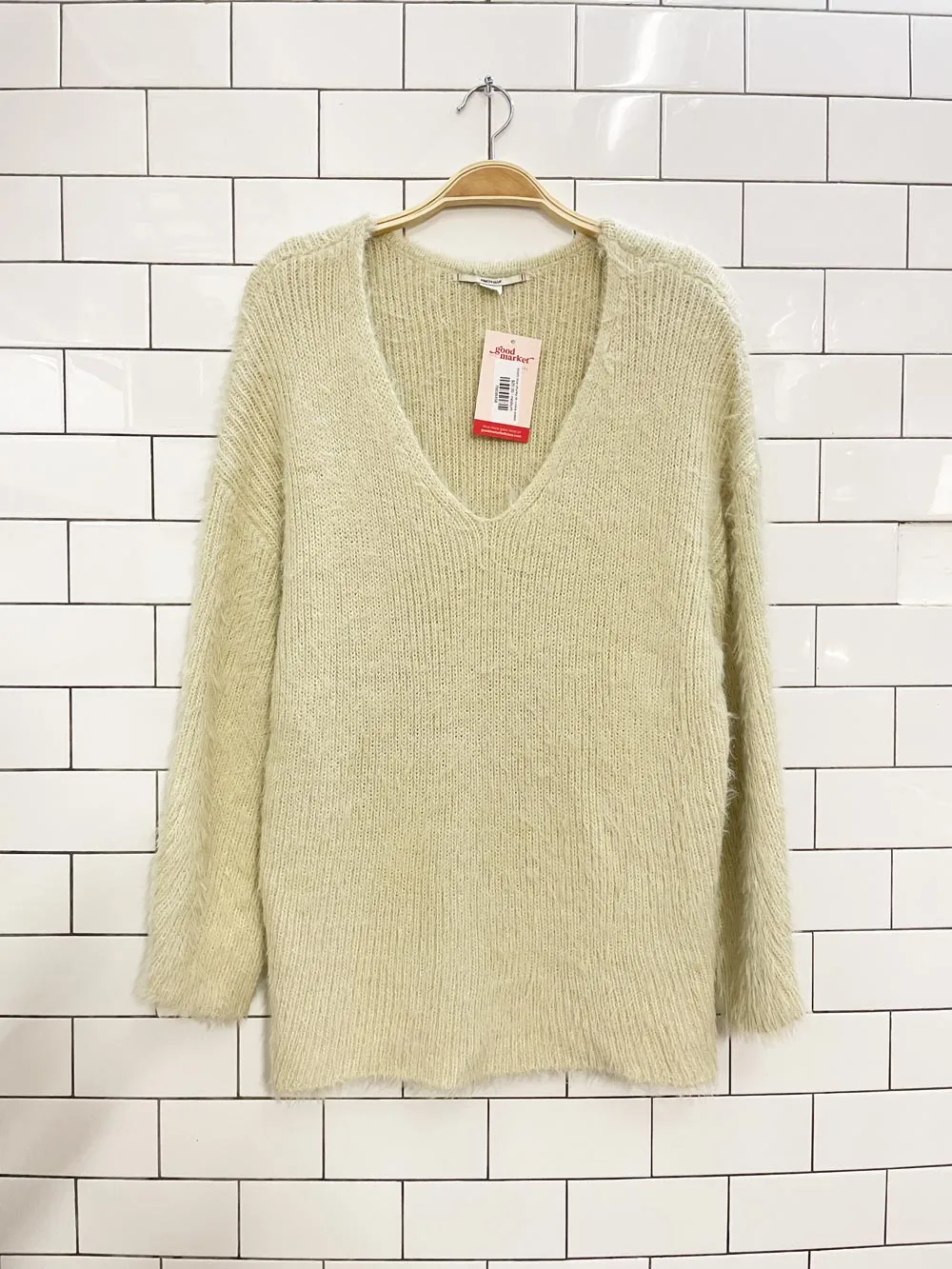 kimchi blue chunky rib v-neck sweater sold by Good Market Thrift Store