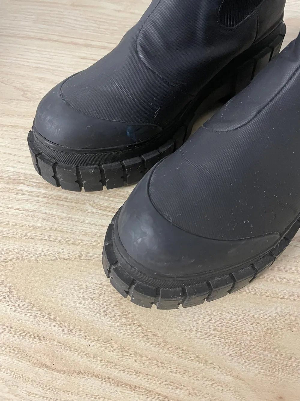 no name lug sole chelsea boot sold by Good Market Thrift Store product image thumbnail 3