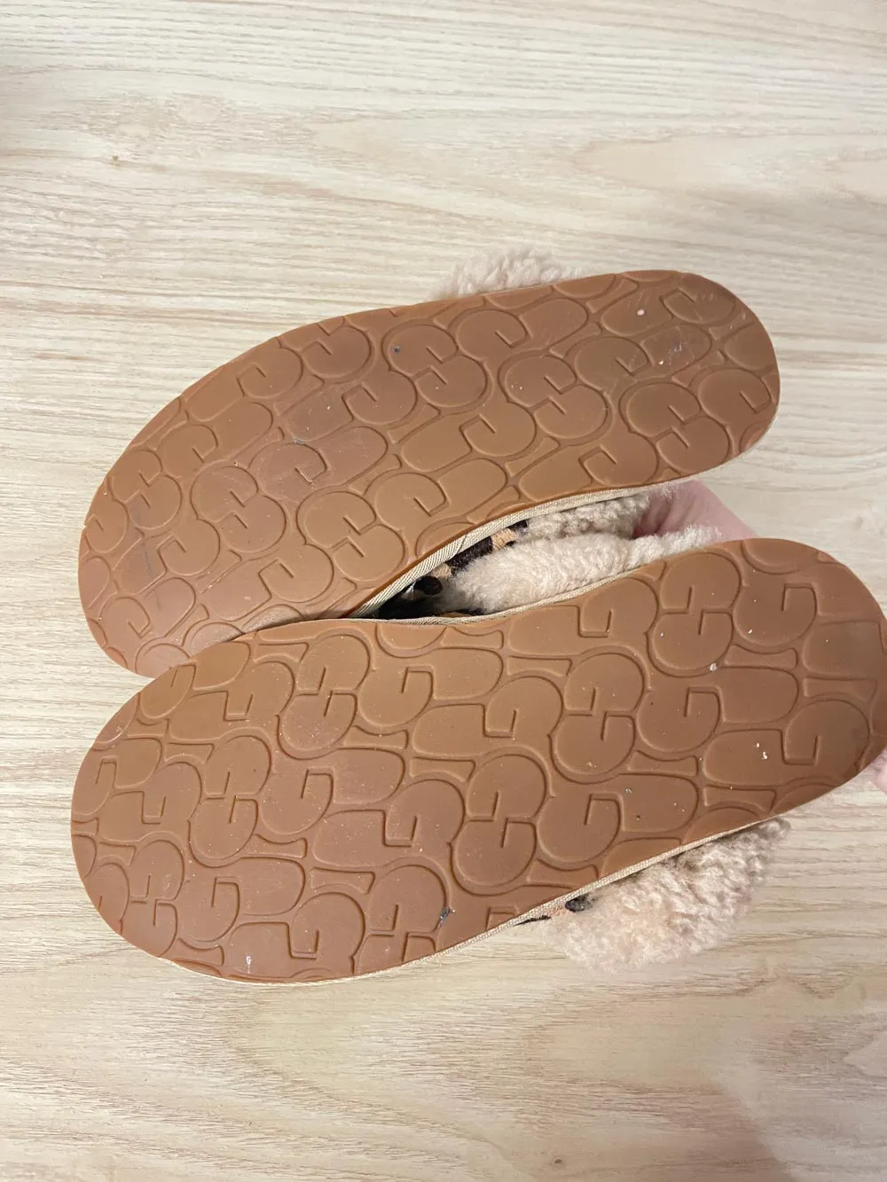 ugg scuffette II spotty sheepskin slipper sold by Good Market Thrift Store product image thumbnail 5