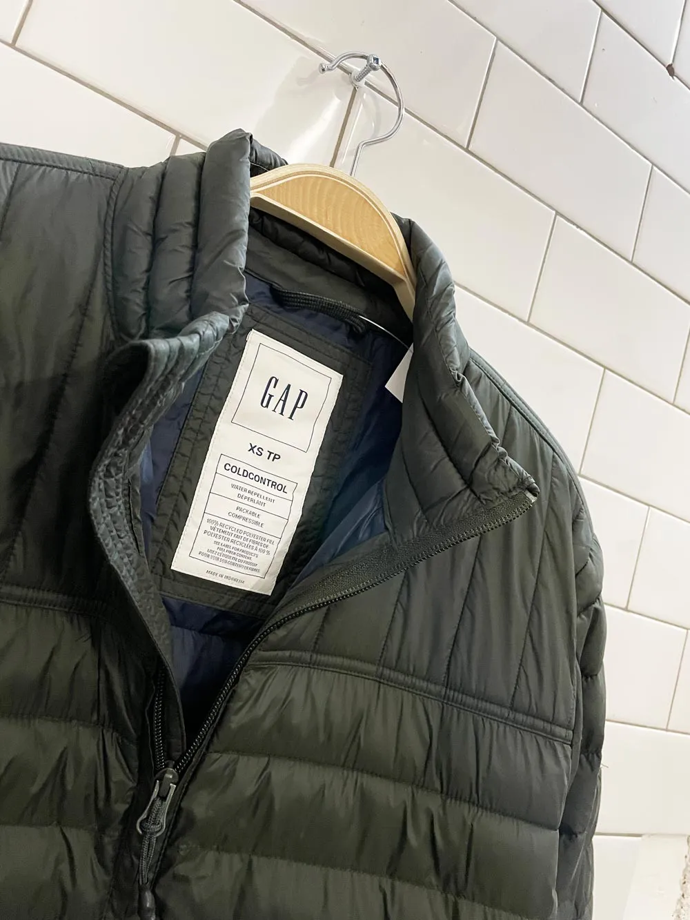 gap poly fill spring puffer jacket sold by Good Market Thrift Store product image thumbnail 2
