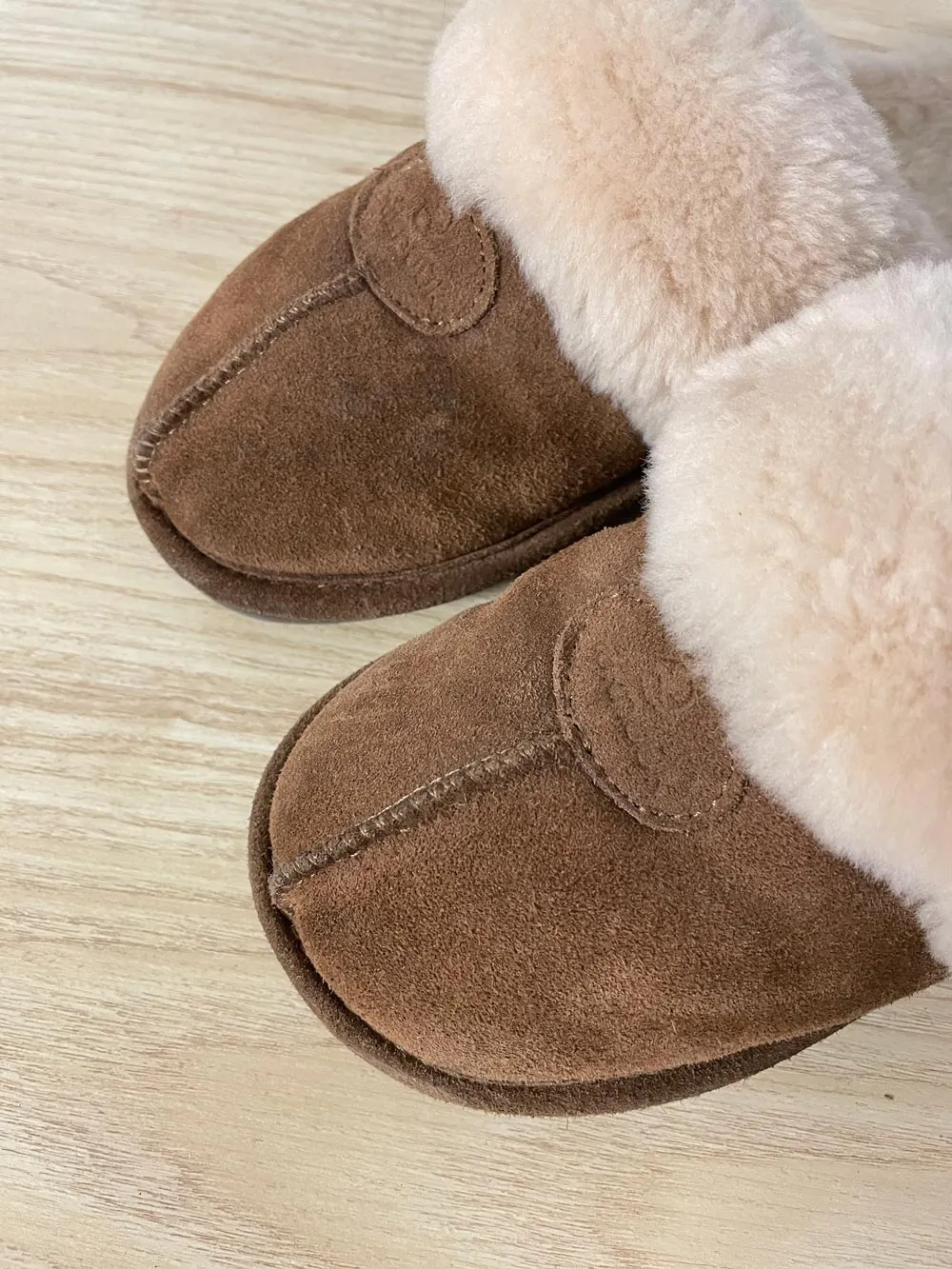 nuknuuk joy shearling slippers sold by Good Market Thrift Store product image thumbnail 2