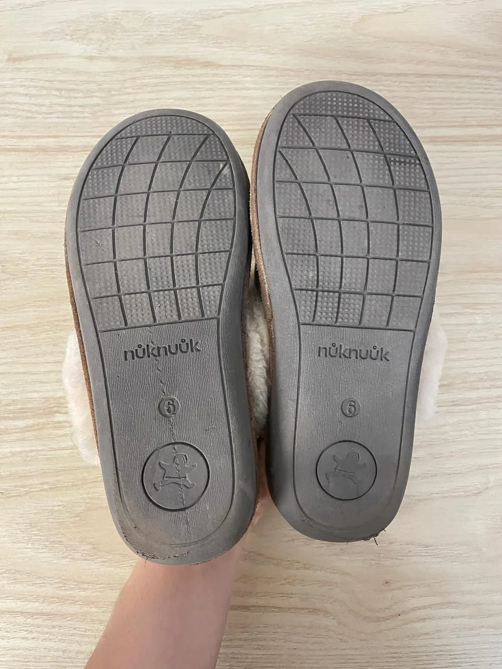 nuknuuk joy shearling slippers sold by Good Market Thrift Store product image thumbnail 4