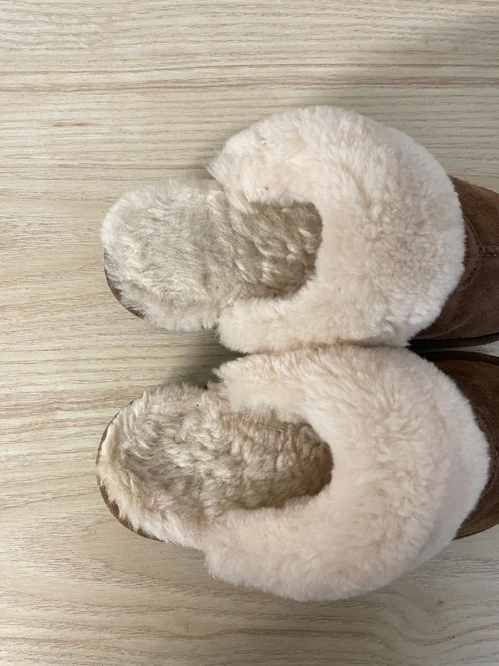 nuknuuk joy shearling slippers sold by Good Market Thrift Store product image thumbnail 3