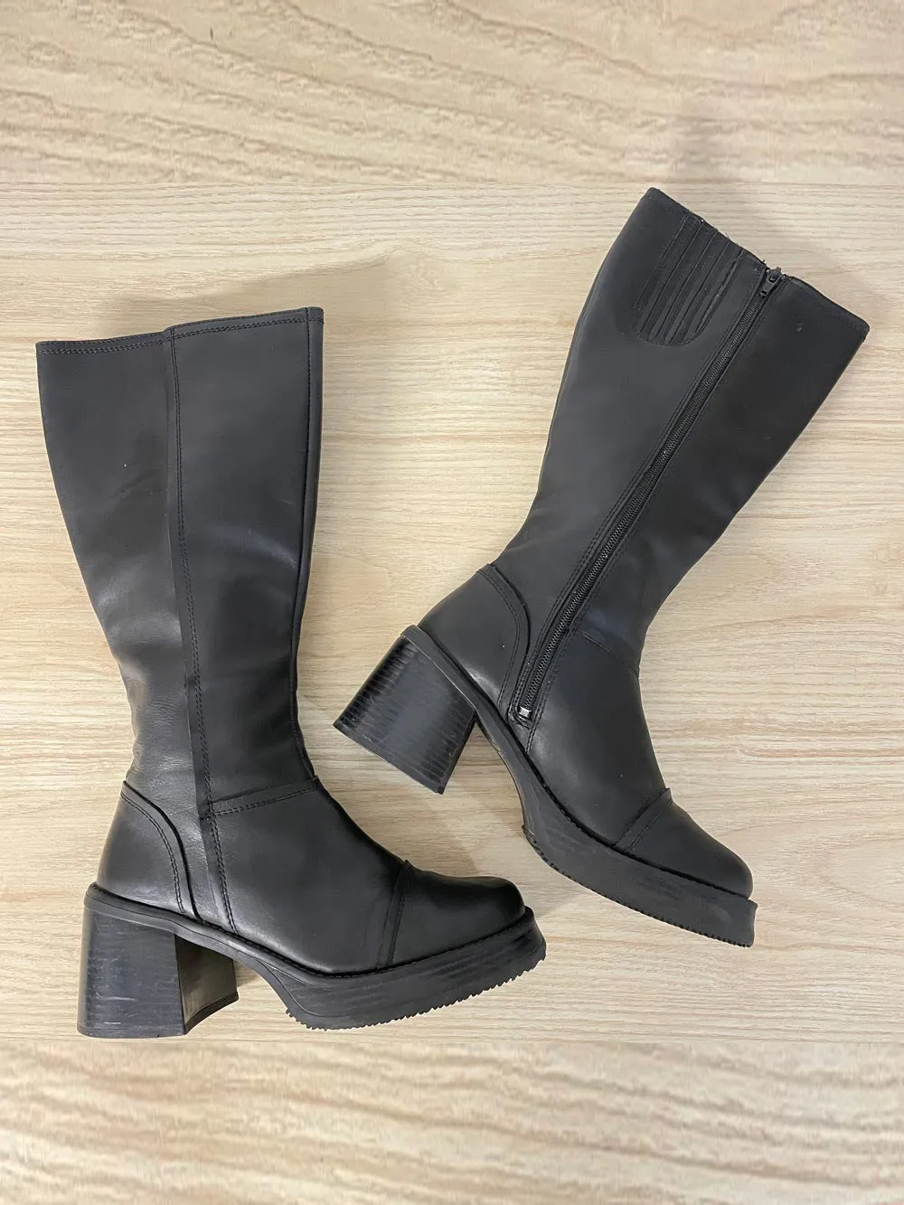 vintage 90s aldo chunky heeled knee high leather boot sold by Good Market Thrift Store product image thumbnail 4