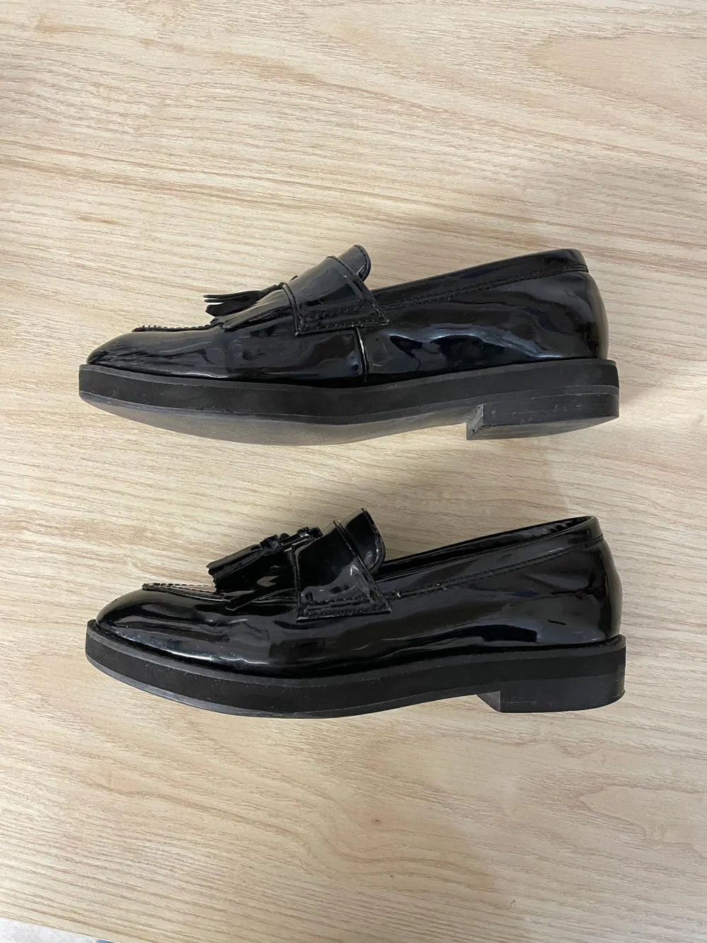 design lab iggi patent fringe tassel loafer sold by Good Market Thrift Store product image thumbnail 4