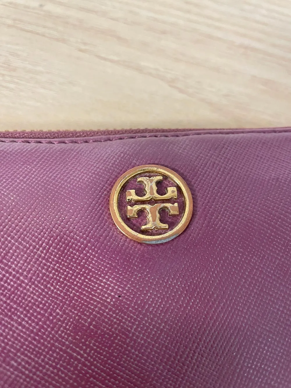 tory burch robinson continental zip around wallet sold by Good Market Thrift Store product image thumbnail 3