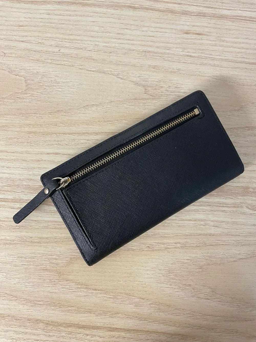 kate spade saffiano leather wallet sold by Good Market Thrift Store product image thumbnail 4