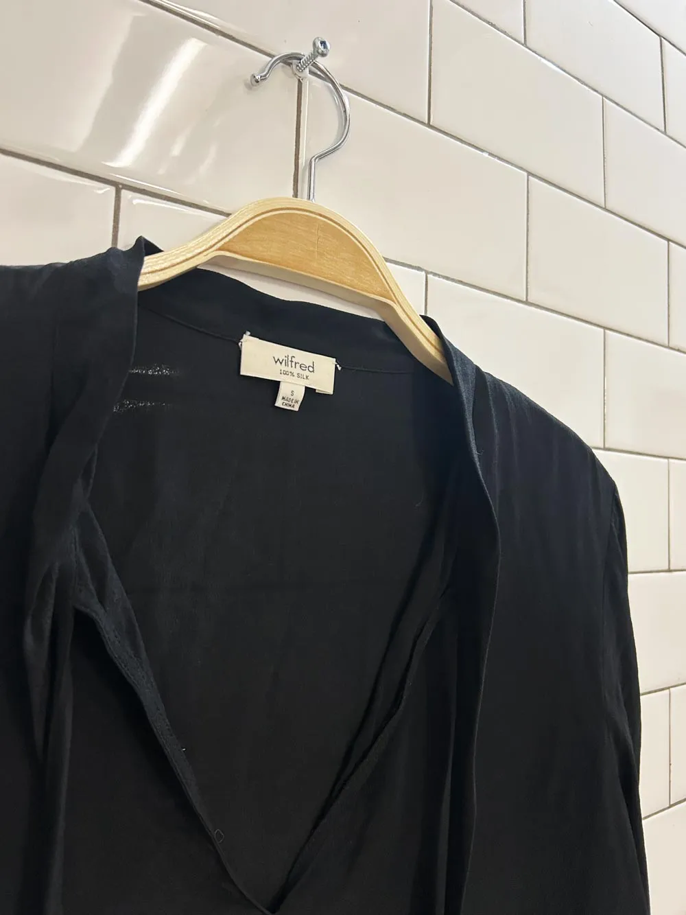 wilfred silk oversized split neck blouse sold by Good Market Thrift Store product image thumbnail 2