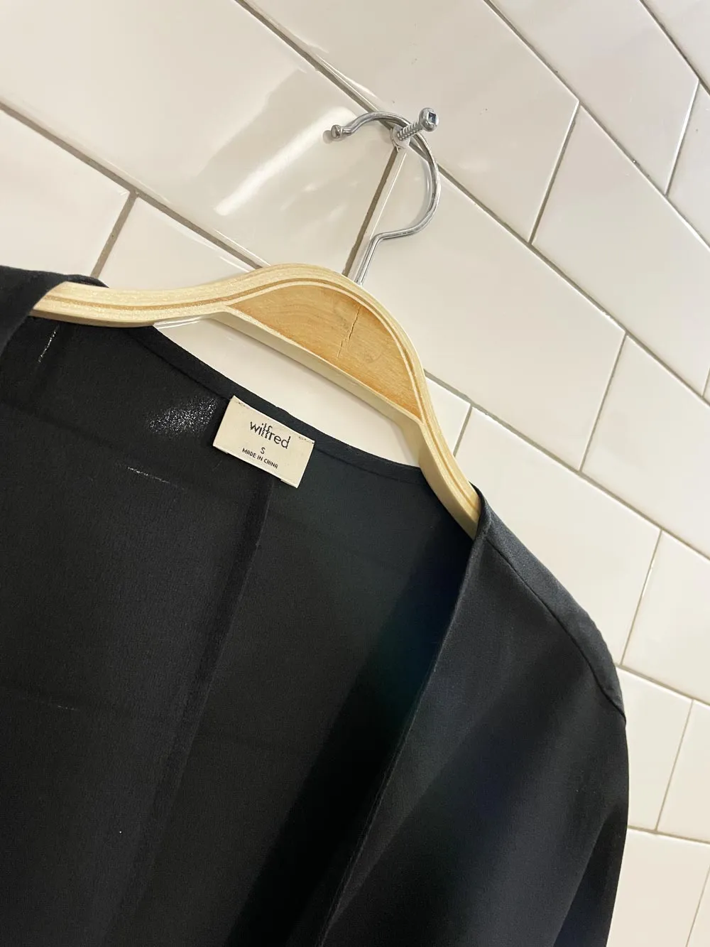 wilfred chiffon tie wrap blouse sold by Good Market Thrift Store product image thumbnail 2