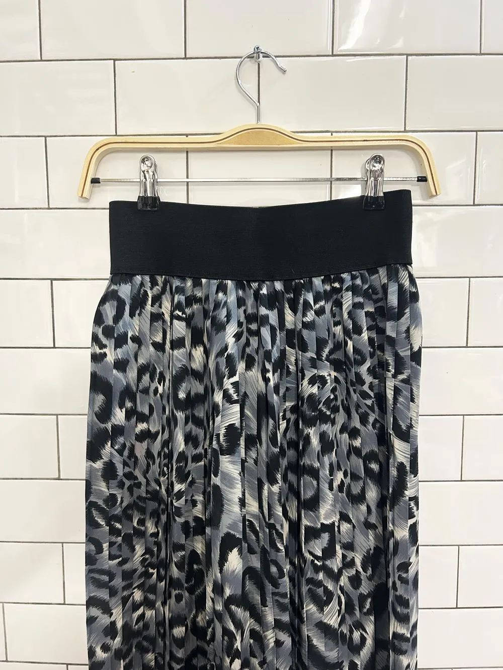 vintage pleated chiffon wide leg pants sold by Good Market Thrift Store product image thumbnail 2