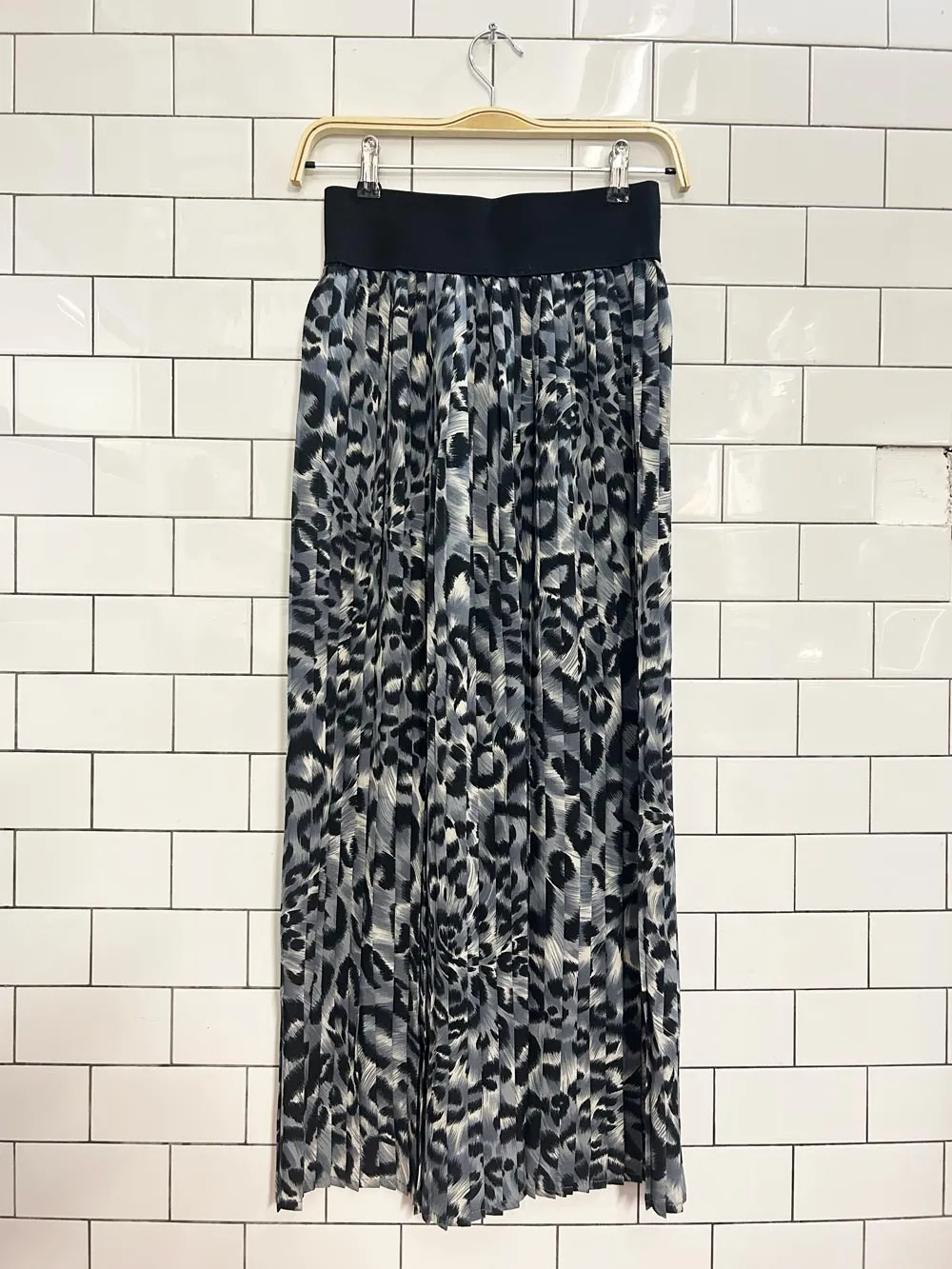 vintage pleated chiffon wide leg pants sold by Good Market Thrift Store product image thumbnail 4