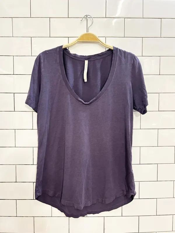 the group babaton v neck basic tee sold by Good Market Thrift Store