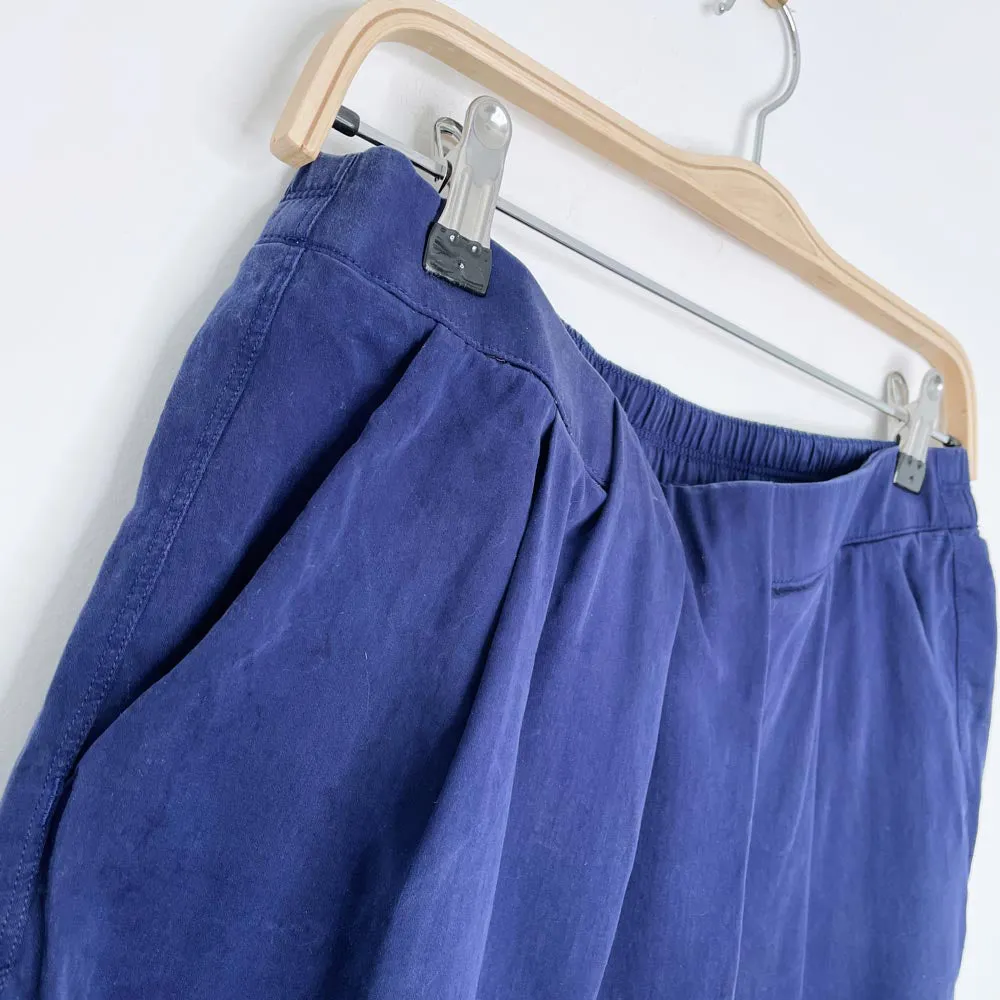 lululemon keepsake pleated tencel shorts sold by Good Market Thrift Store product image thumbnail 3