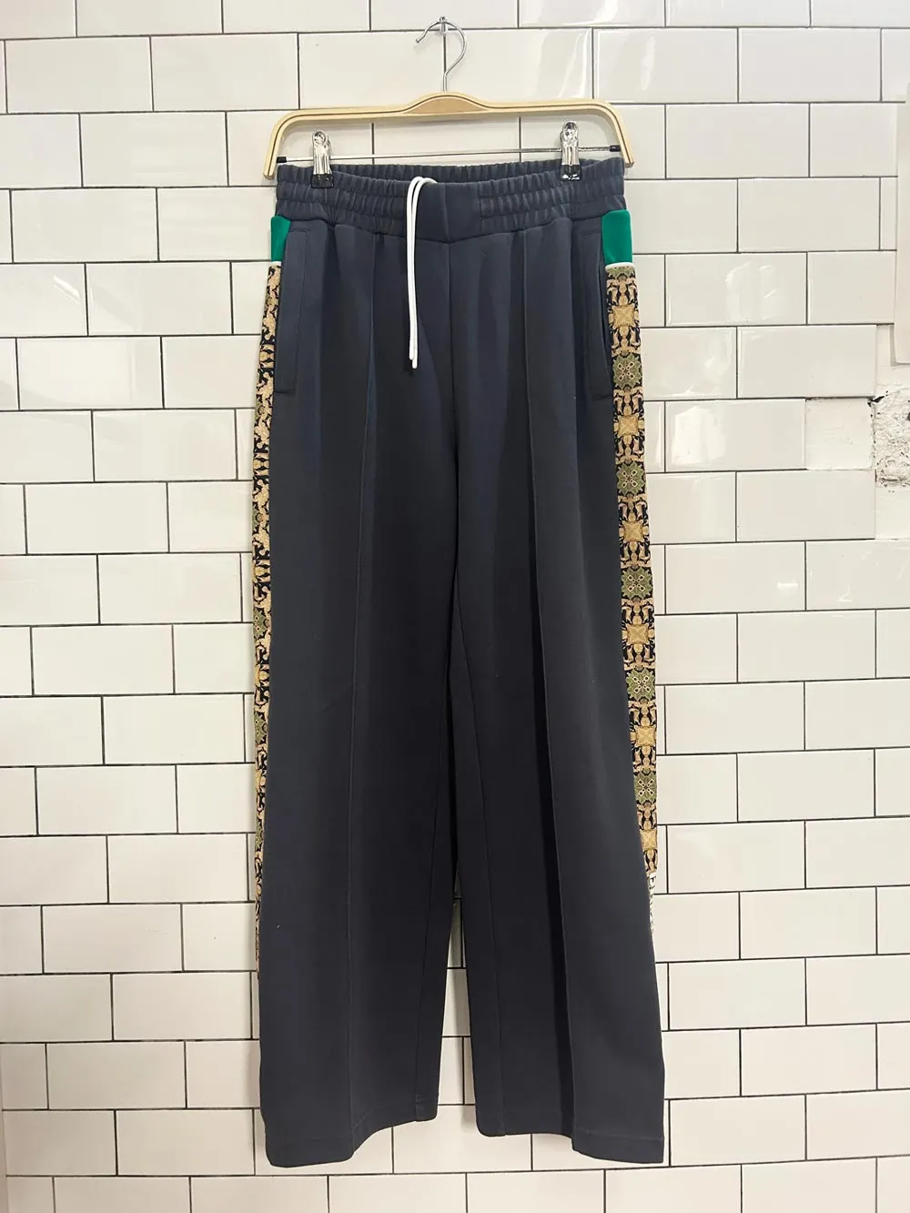 li-ning badfive tear away wide leg pants sold by Good Market Thrift Store product image thumbnail 4