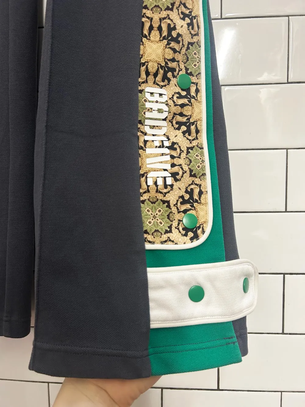 li-ning badfive tear away wide leg pants sold by Good Market Thrift Store product image thumbnail 2