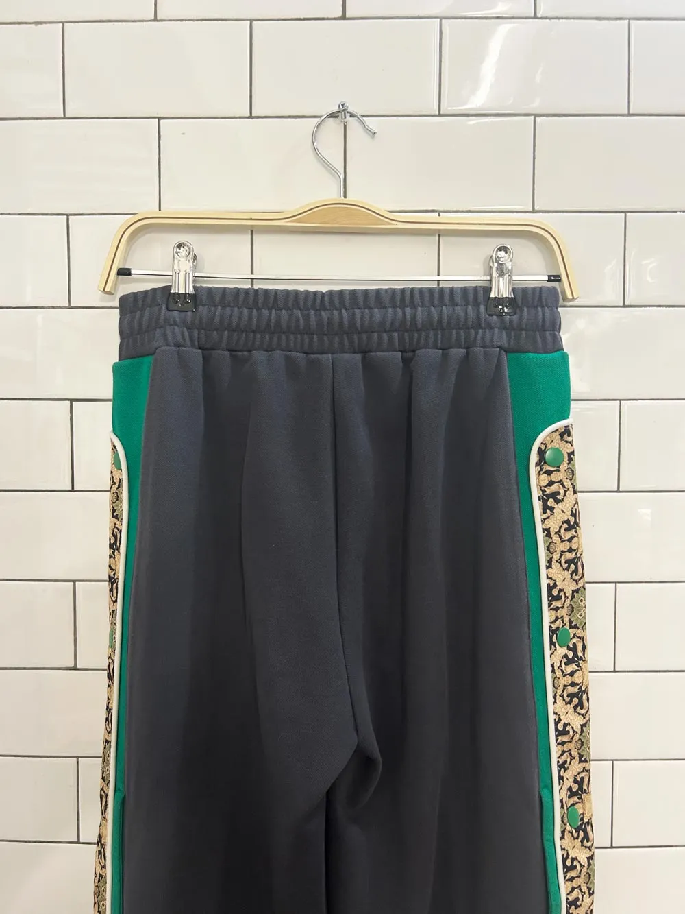 li-ning badfive tear away wide leg pants sold by Good Market Thrift Store product image thumbnail 3