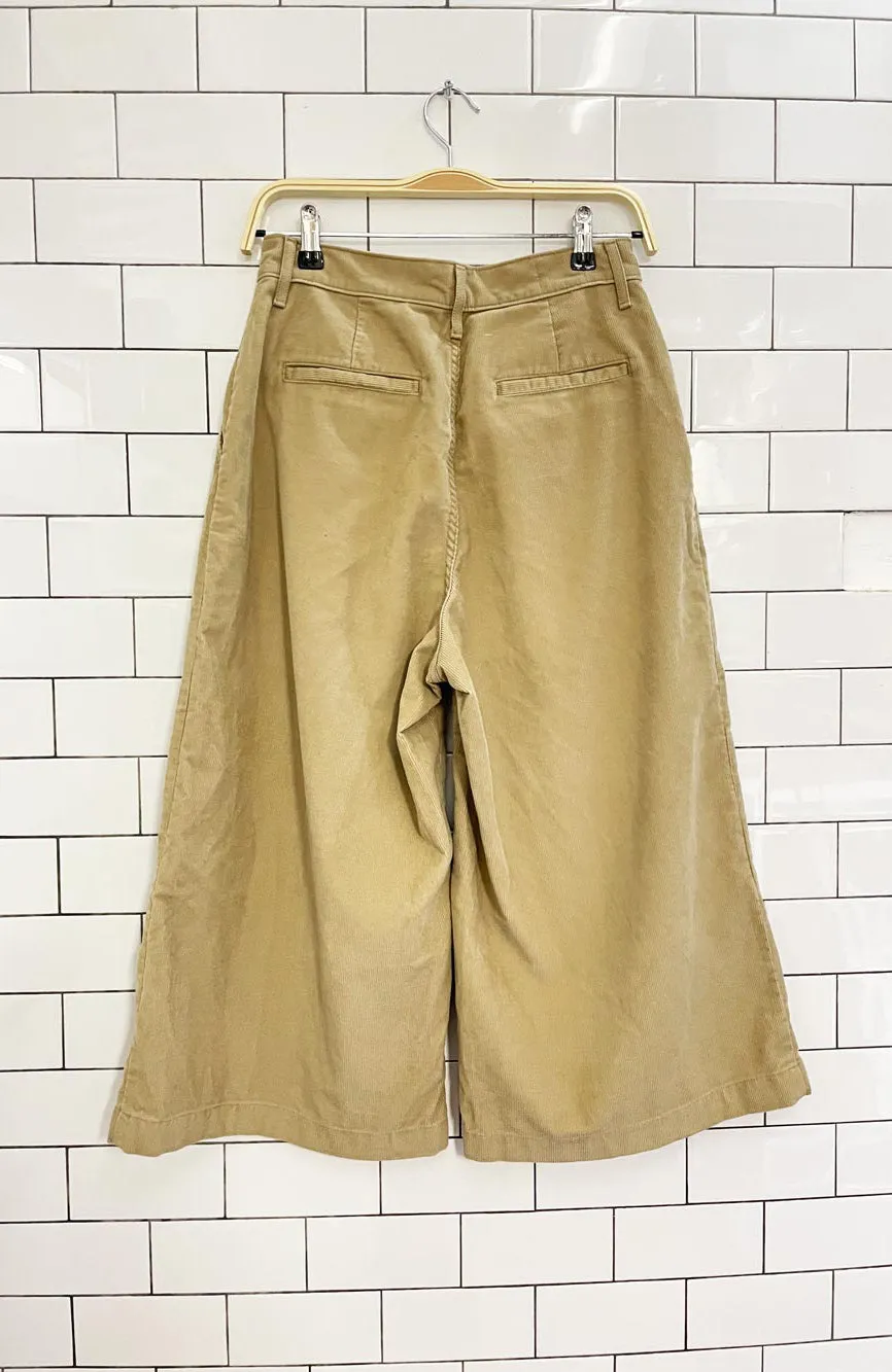 levi's pleated corduroy wide leg crop pants sold by Good Market Thrift Store product image thumbnail 2