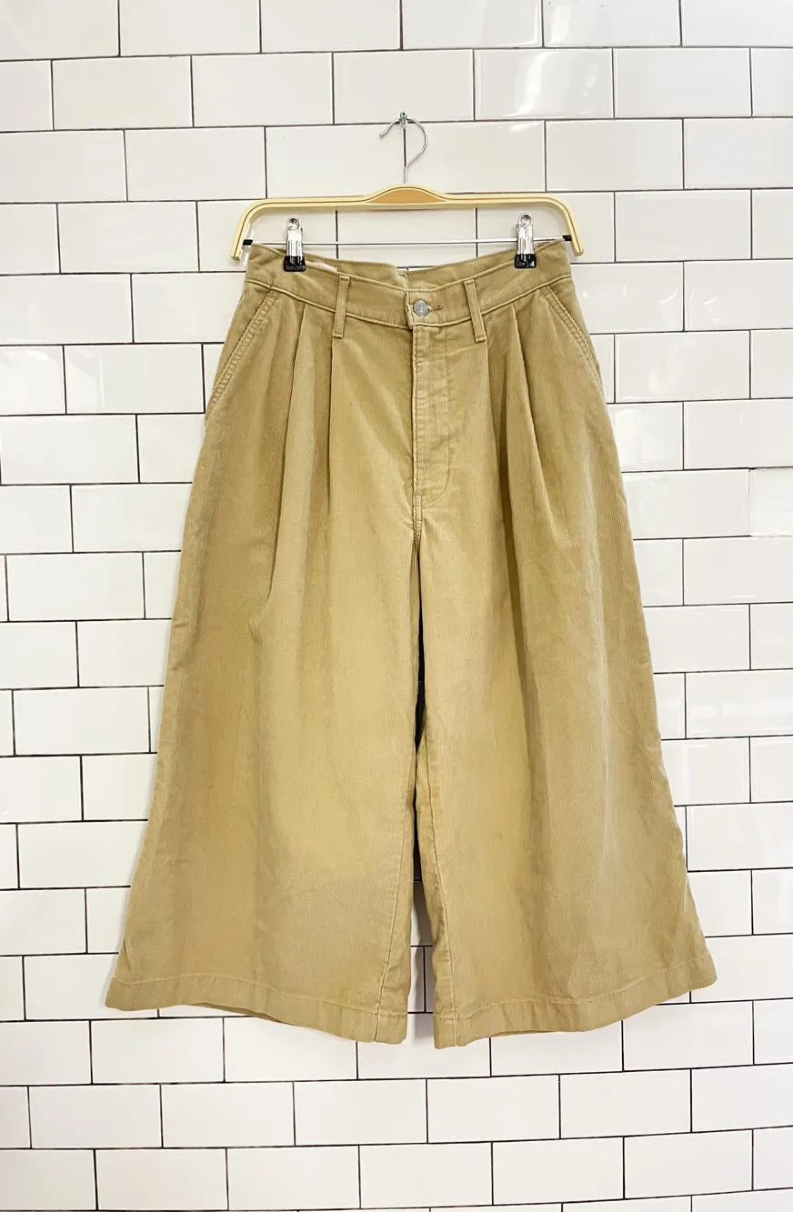 levi's pleated corduroy wide leg crop pants sold by Good Market Thrift Store product image thumbnail 3