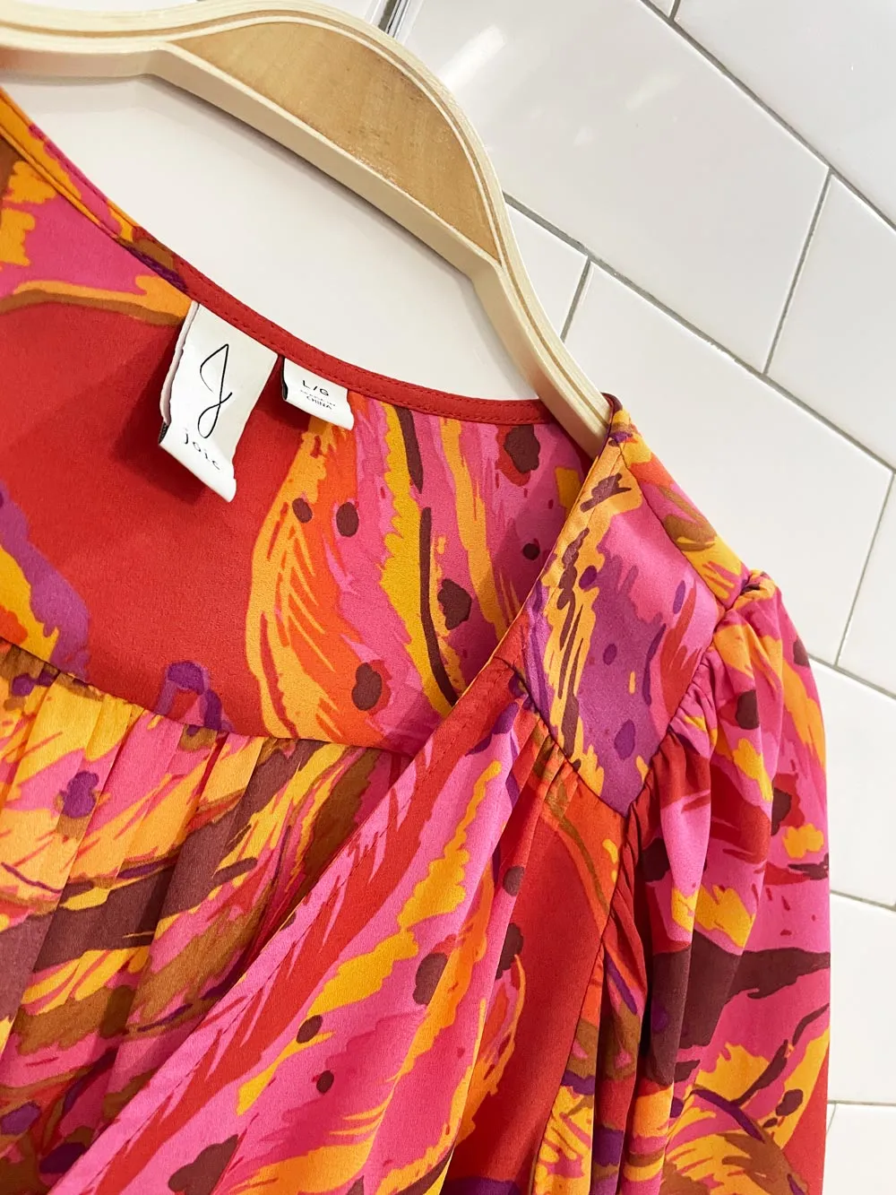joie abstract floral wrap crop blouse sold by Good Market Thrift Store product image thumbnail 2
