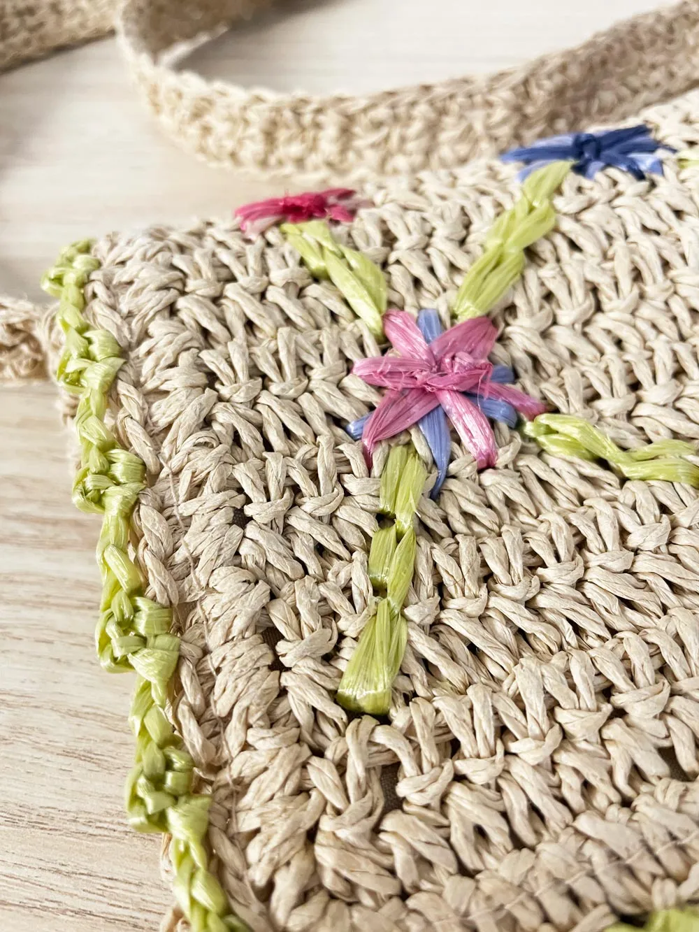 vintage straw floral crossbody bag sold by Good Market Thrift Store product image thumbnail 2