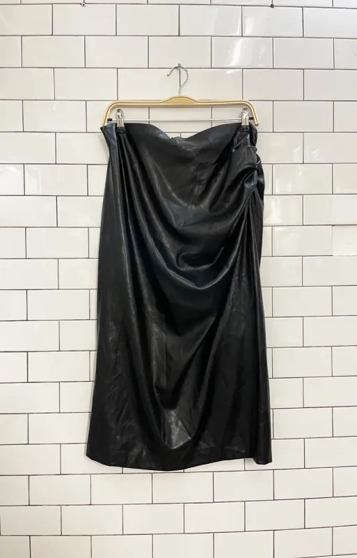 zara faux leather ruched side midi skirt sold by Good Market Thrift Store