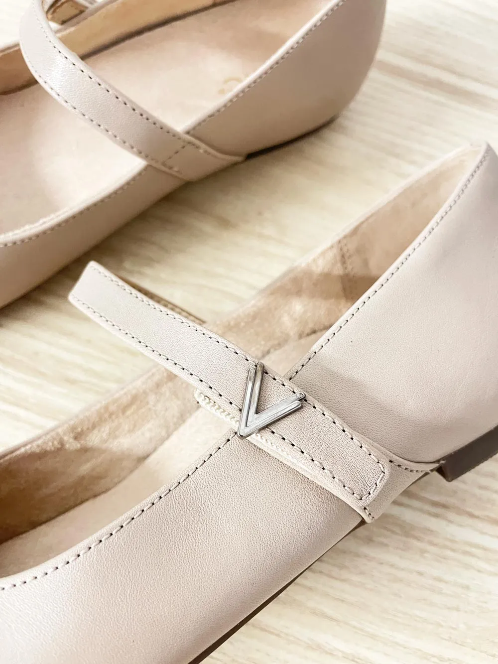 nwot vionic alameda leather mary-jane shoes sold by Good Market Thrift Store product image thumbnail 2