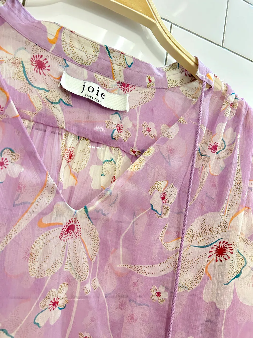 nwt joie 2024 feyanna floral silk chiffon blouse sold by Good Market Thrift Store product image thumbnail 2