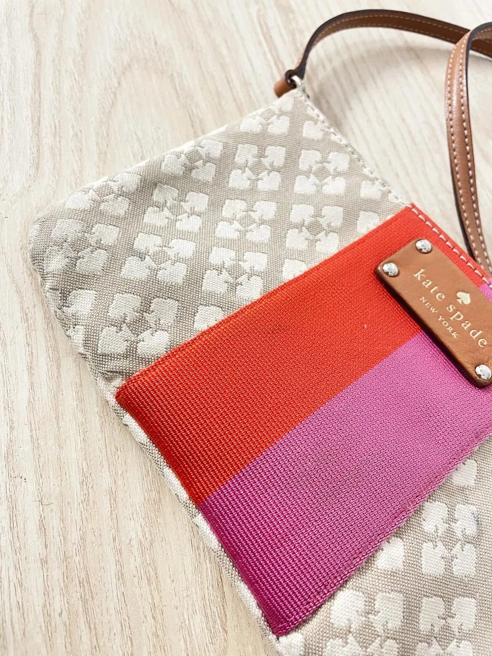 kate spade presley stripe crossbody bag sold by Good Market Thrift Store product image thumbnail 4